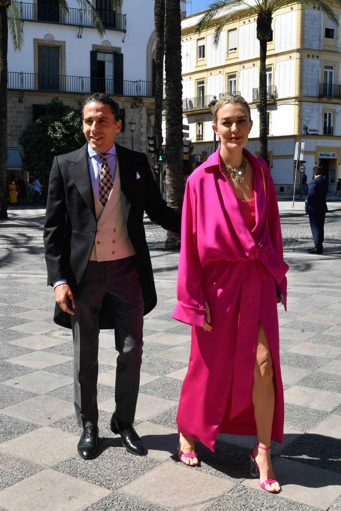 ​De sus cuatro vestidos de novia a los mejores looks de invitada: el inspirador romance de Marta Ortega con Valentino 