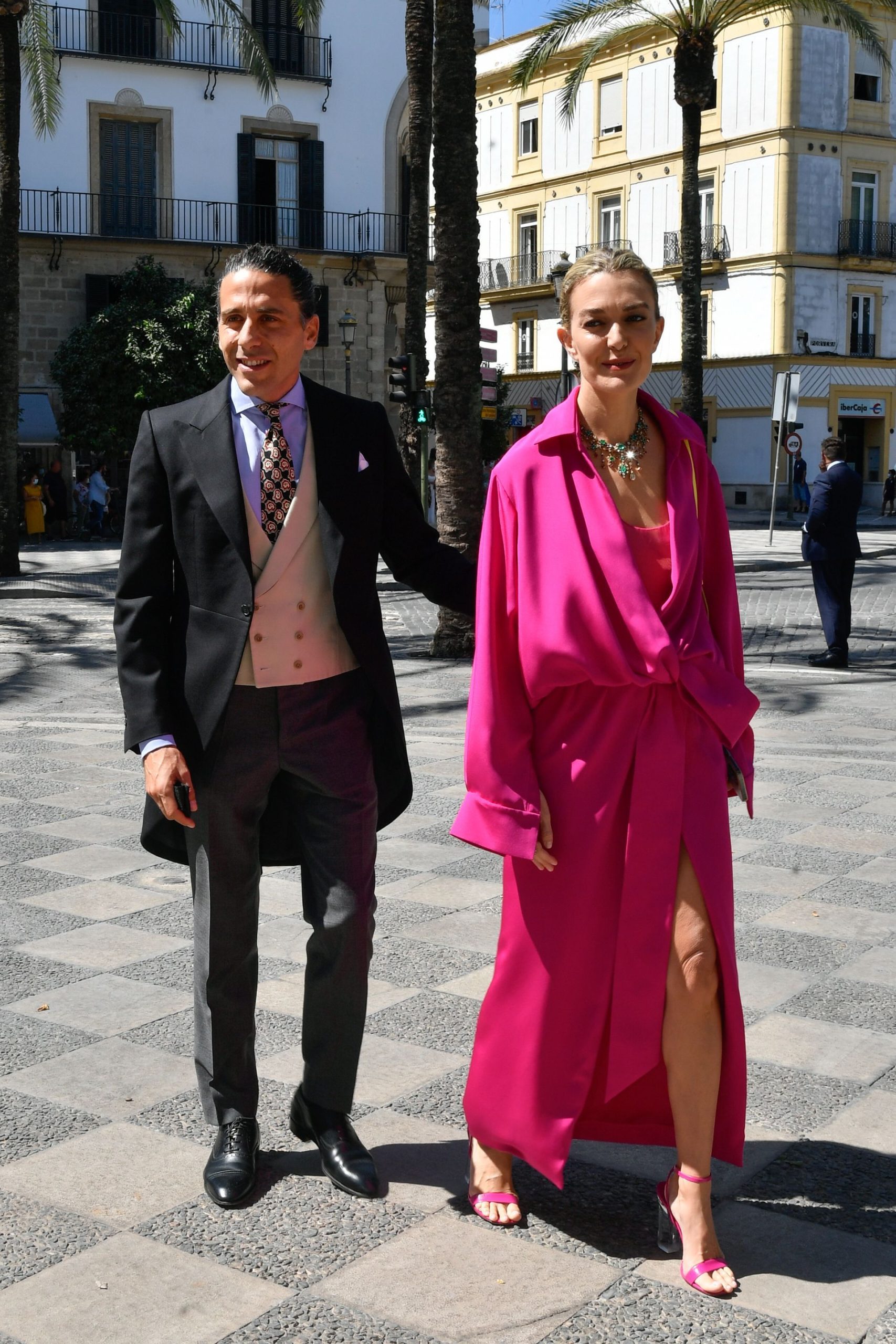 ​De sus cuatro vestidos de novia a los mejores looks de invitada: el inspirador romance de Marta Ortega con Valentino 