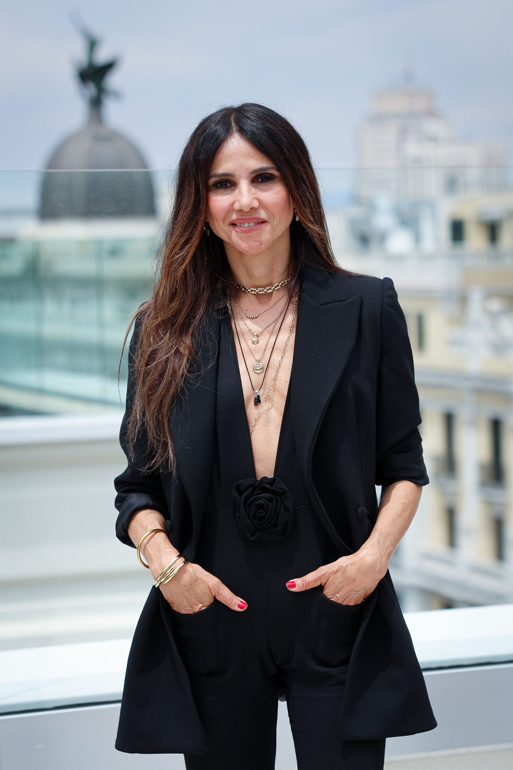 ​Goya Toledo y la sorprendente faceta que la acerca aún más a su ‘hermana’ Penélope Cruz: cose desde que tenía 7 años, acaba de hacerse un vestido y ha lucido sus diseños en varias alfombras rojas 