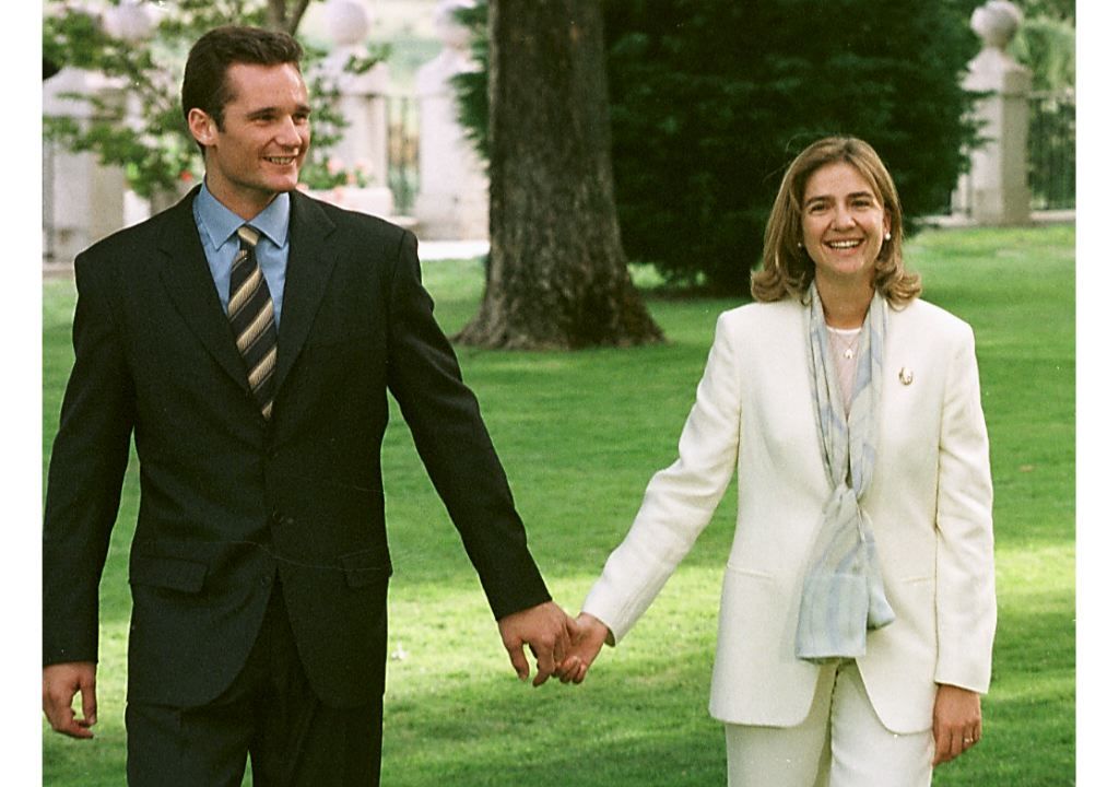 ​Iñaki Urdangarin revela en sus memorias que llegar a la familia real fue como “aterrizar en otro planeta”: del día que vio a la infanta Cristina como a una amiga a la dislexia que sufre su hija Irene o el abandono que sintió “cuando las cosas se pusieron muy feas” 