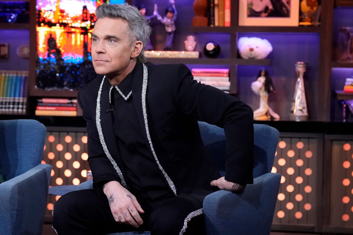 ​Robbie Williams, sobre su hija Teddy de 13 años: “Quiere desesperadamente ser famosa. Le he dicho: ‘Cariño, eres una nepo baby. Todo saldrá bien” 