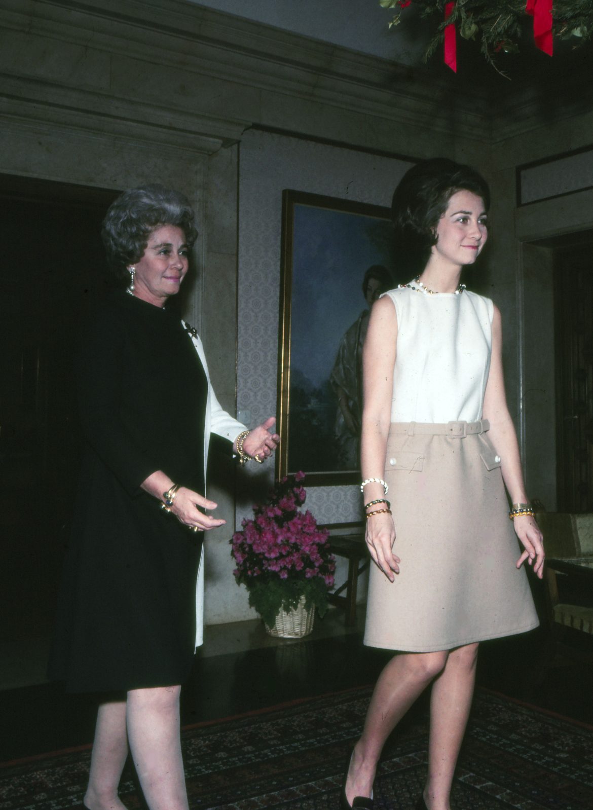 ​La historia del primer y triste regreso de la reina Sofía a Tatoi: un permiso exprés de seis horas para enterrar a su madre, Federica de Grecia 