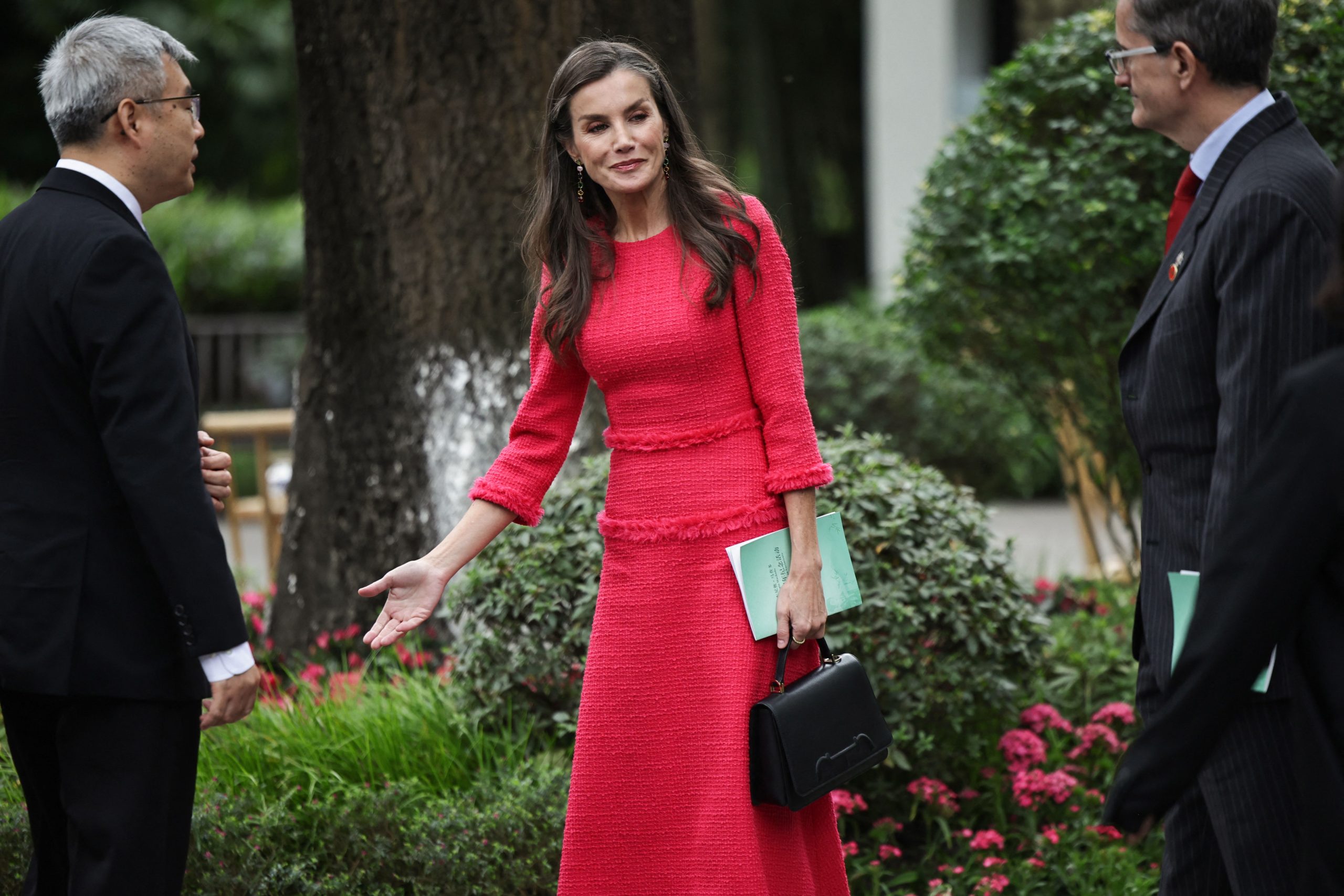 ​Letizia, la reina con el vestuario más modesto (lejos de Charlène, Kate y Máxima) en la célebre lista de las royals con las prendas más caras 