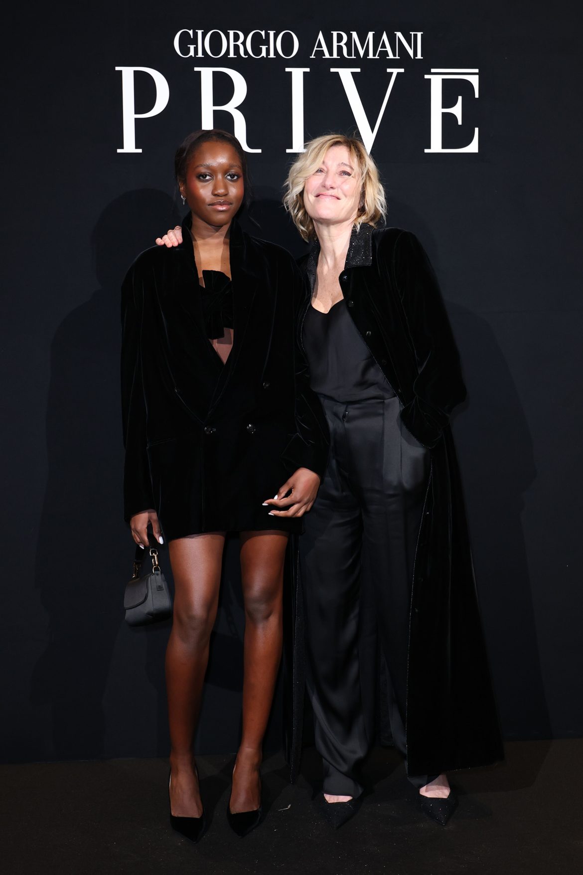 ​Abran paso a Oumy Bruni Garrel: actriz en ciernes, asidua a TikTok y muy cercana a su prima Giulia Sarkozy 