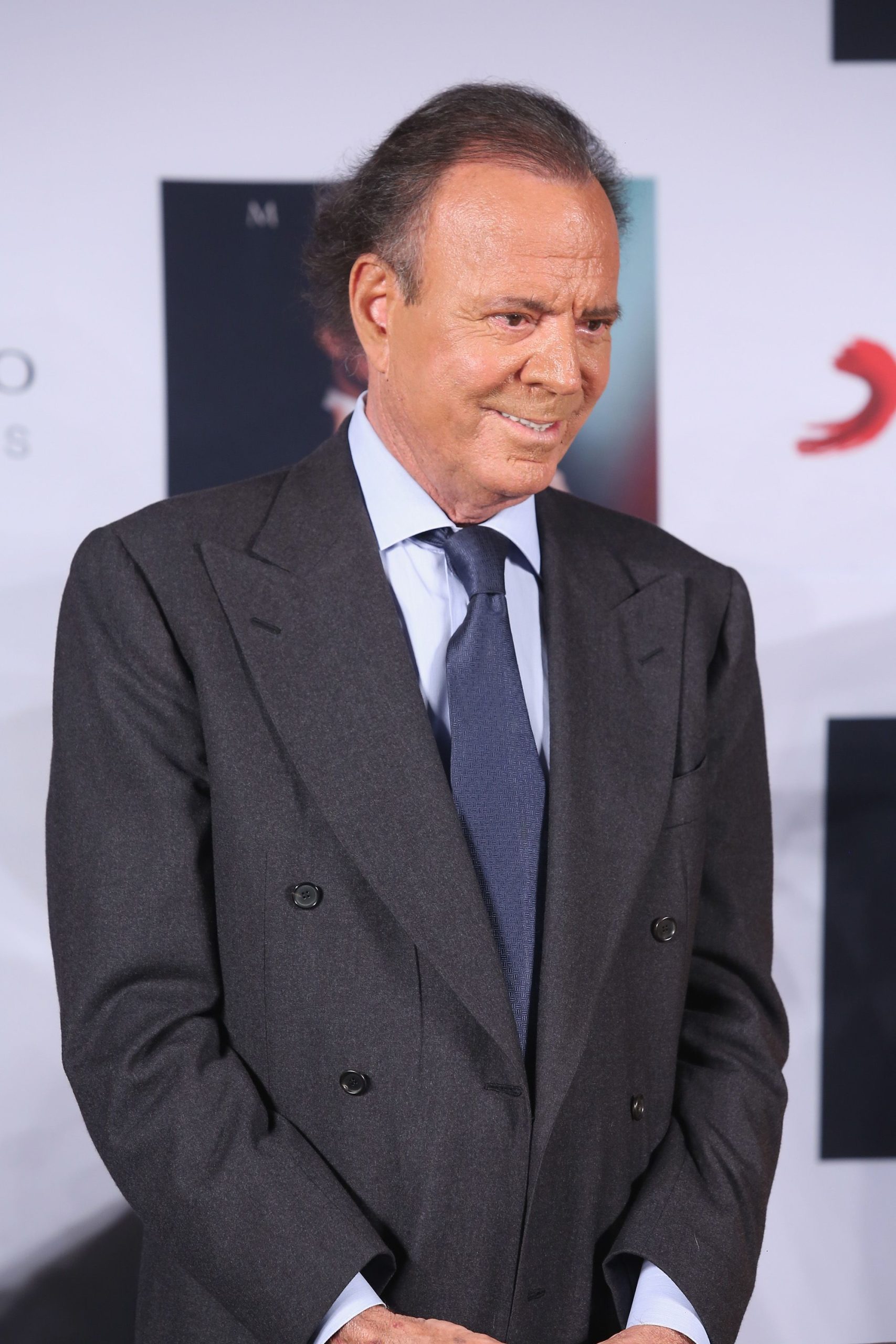 Julio Iglesias, denunciado por dos extrabajadoras por agresión sexual y trata ante la Fiscalía de la Audiencia Nacional