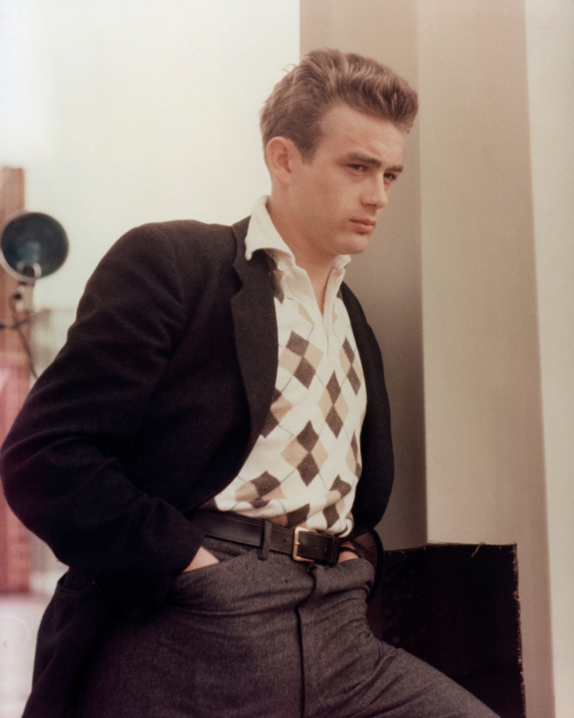 ​Un padre que le abandonó, una madre fallecida y una confesión a Elizabeth Taylor: James Dean y la infancia que creó al mito canalla 
