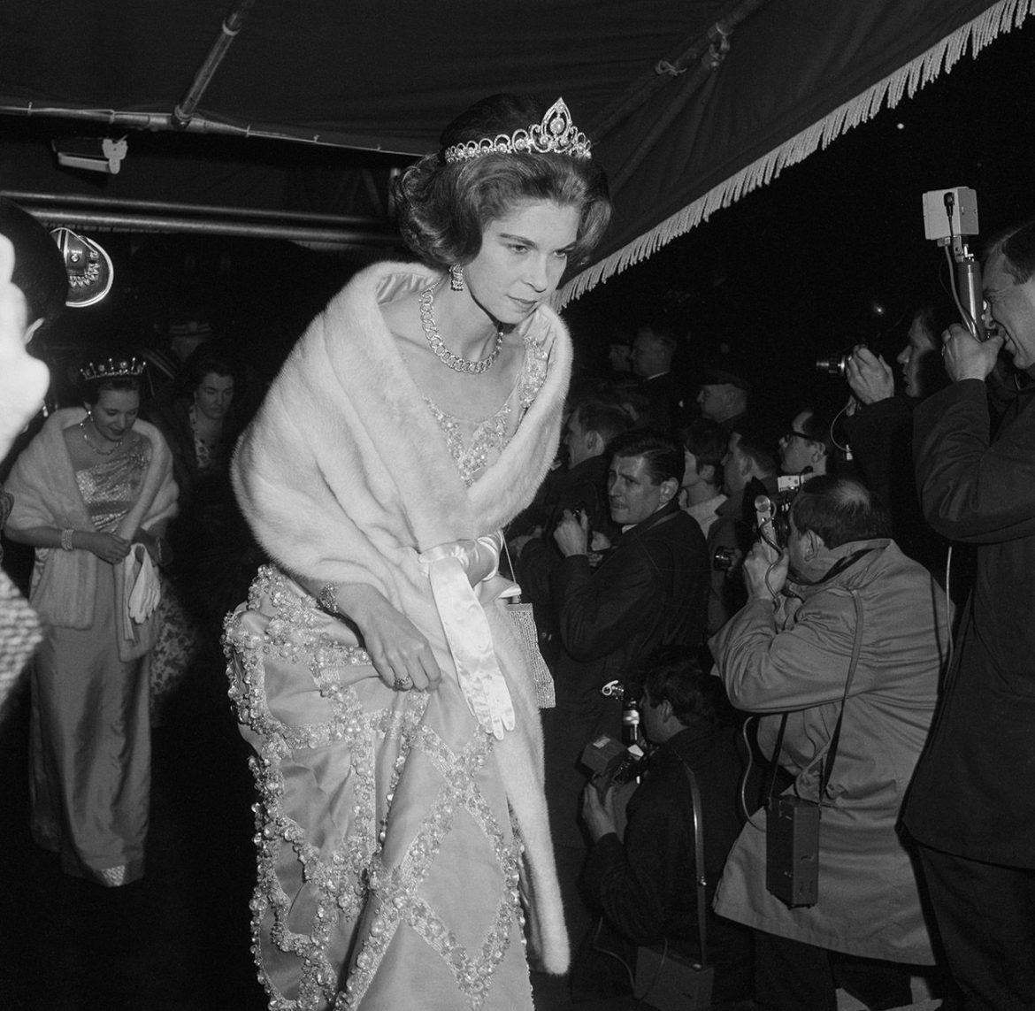​Recordamos la visita de Irene de Grecia a Sirikit de Tailandia con la tiara de diamantes y perlas de su madre en 1963 