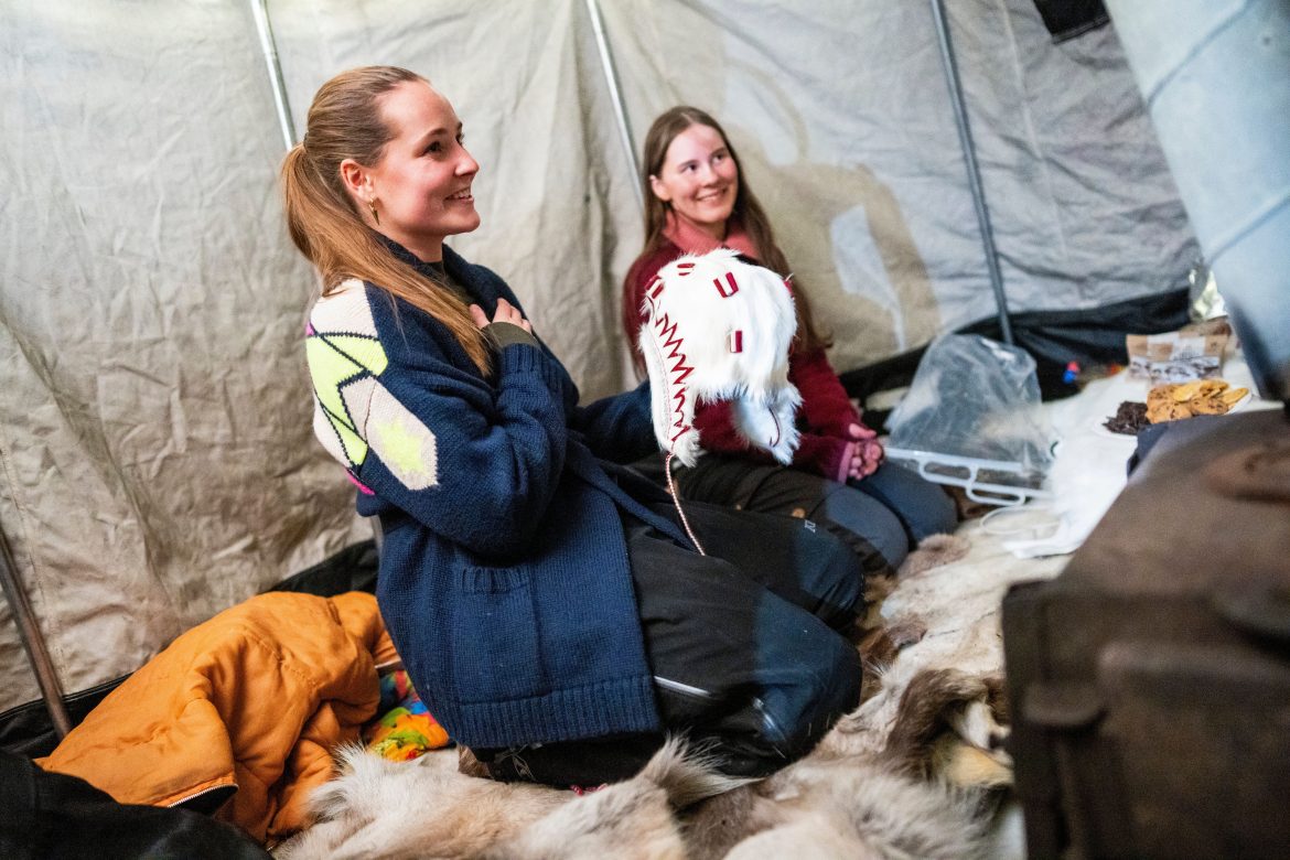 ​La princesa Ingrid de Noruega replica el primer viaje oficial que hicieron sus abuelos en 1969 poco después de casarse 
