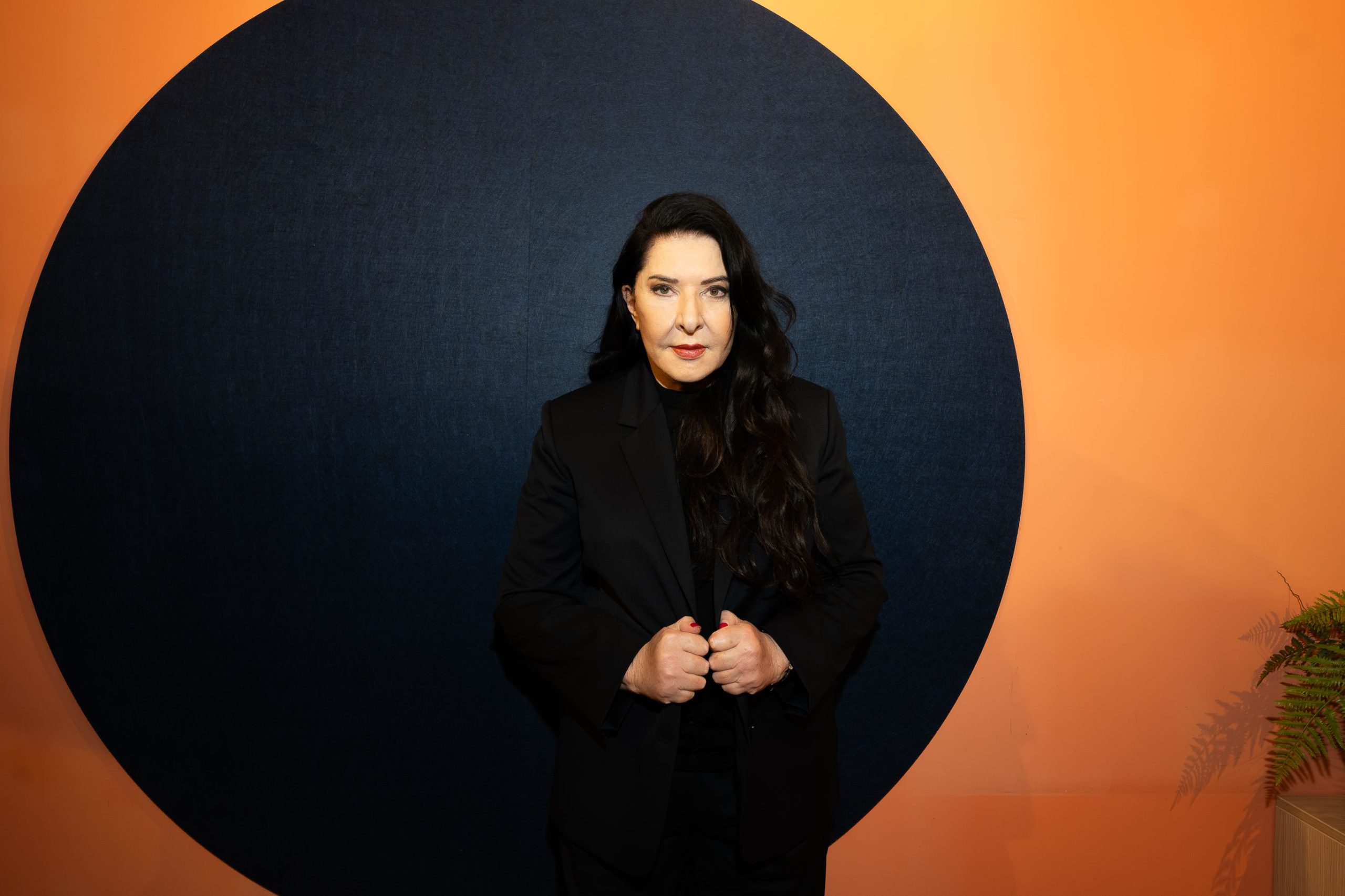 Marina Abramović: "Hoy mi riesgo es trabajar como en el infierno y llevar mi presión arterial a la locura. Es muy difícil admitir que el cuerpo envejece y no se puede hacer nada al respecto. Al diablo con ello"