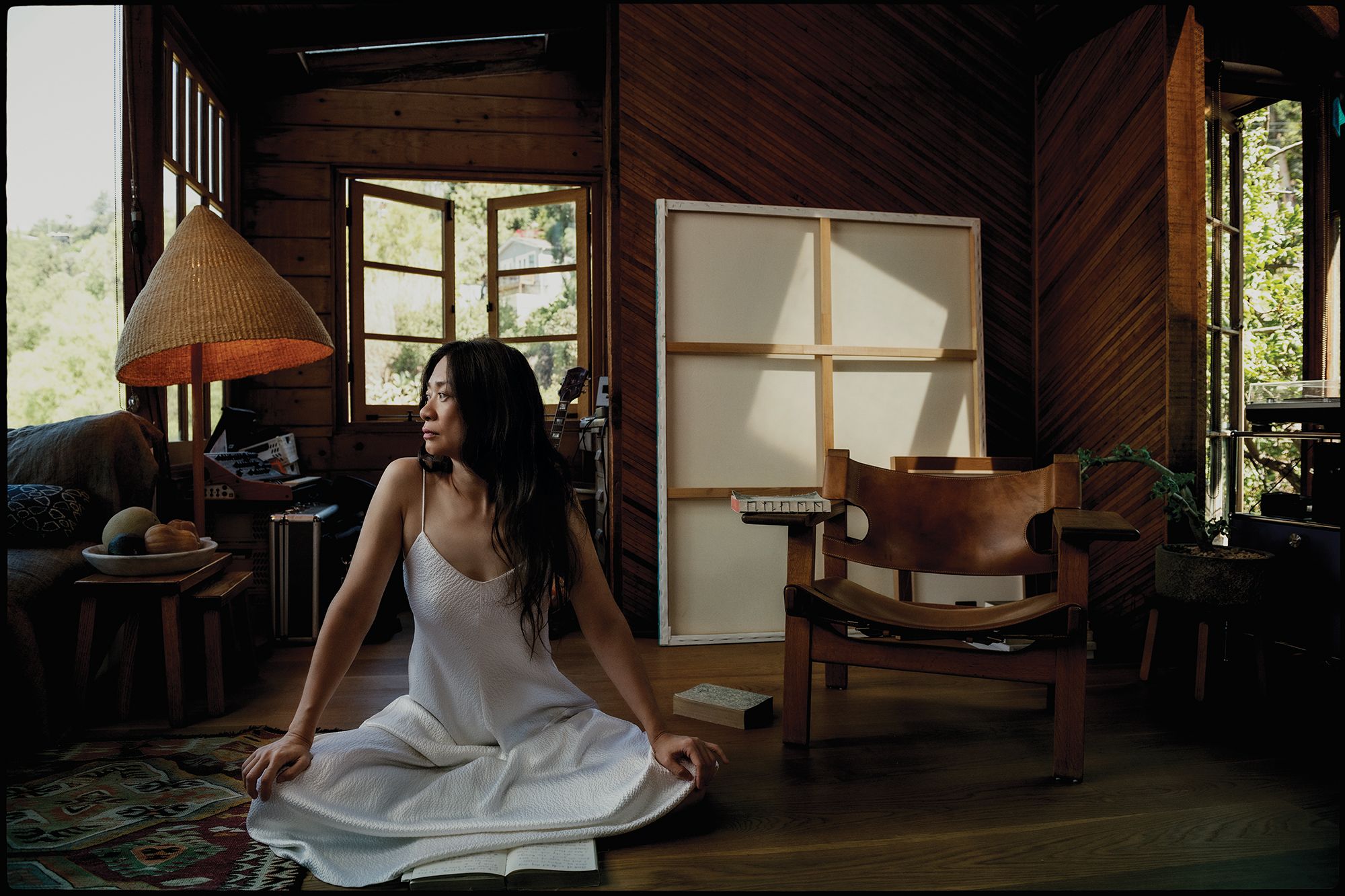 ​Chloé Zhao, directora de Hamnet: “La película me hace querer ser madre. Creo que la razón por la que no he tenido hijos es porque no creía que sería una buena madre” 