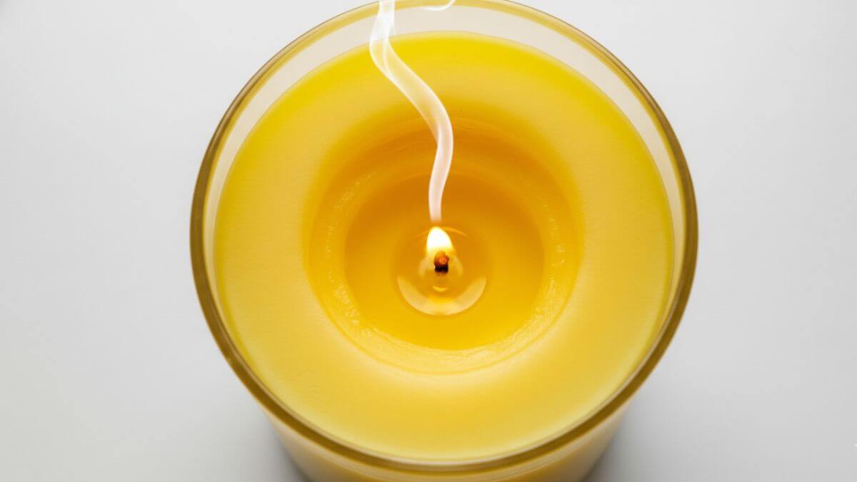 Velas que se queman en forma de túnel: por qué ocurre y cómo evitarlo para que duren más