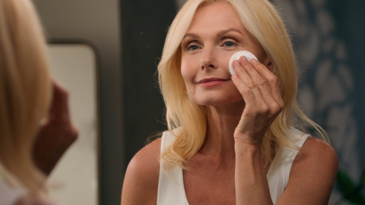 6 errores que hacen que tu maquillaje se vea polvoso (y cómo evitarlos)