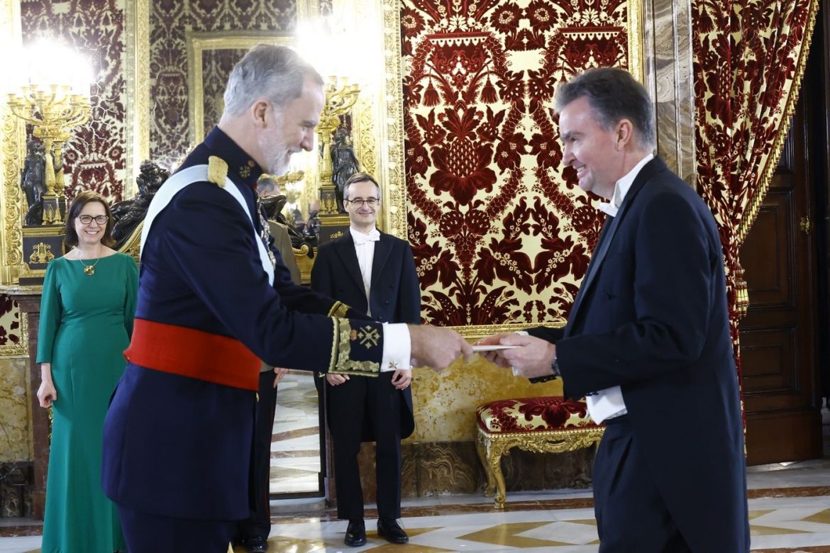 ​Sophia, Ildikó y Carlos, los hijos de Jorge de Habsburgo-Lorena, el nuevo embajador de Hungría que se ha encontrado con Felipe VI: formados en Madrid, amantes de los caballos e íntimos de la familia real búlgara 