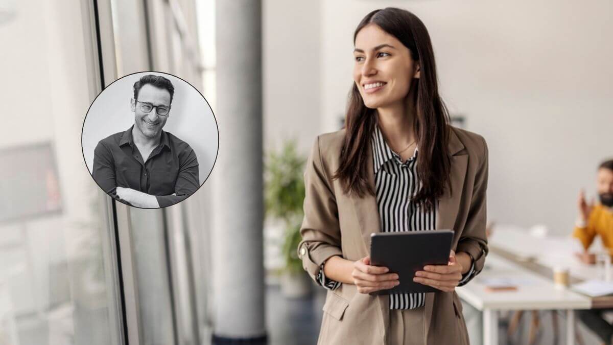 Simon Sinek, motivador, “Trabajar duro por algo que no nos importa se llama estrés; trabajar duro por algo que amamos se llama pasión”