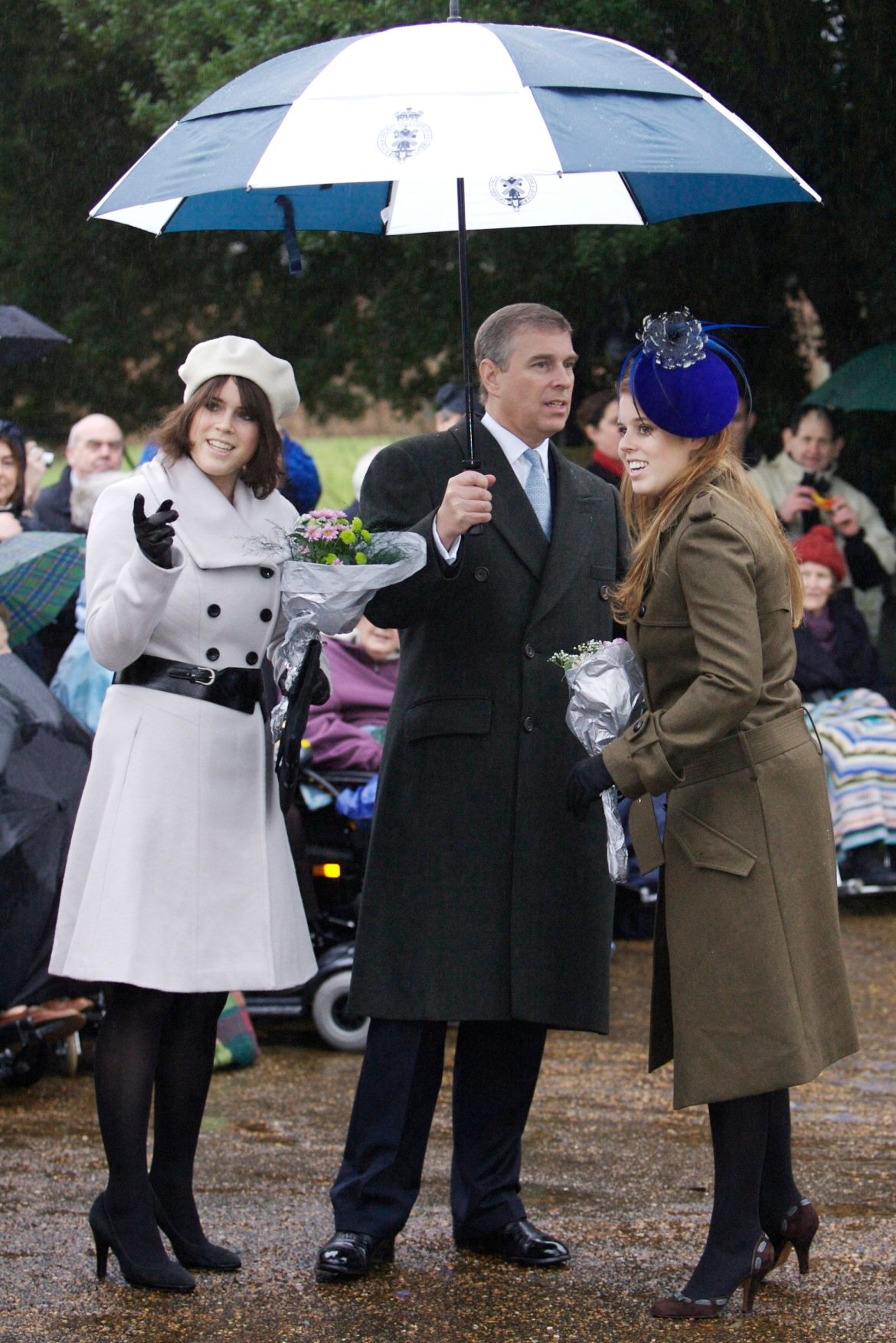 ​Andrés Mountbatten-Windsor aún podría ser rey, pero tanto su hermano Carlos III como el Gobierno de Inglaterra “están trabajando” para evitarlo 