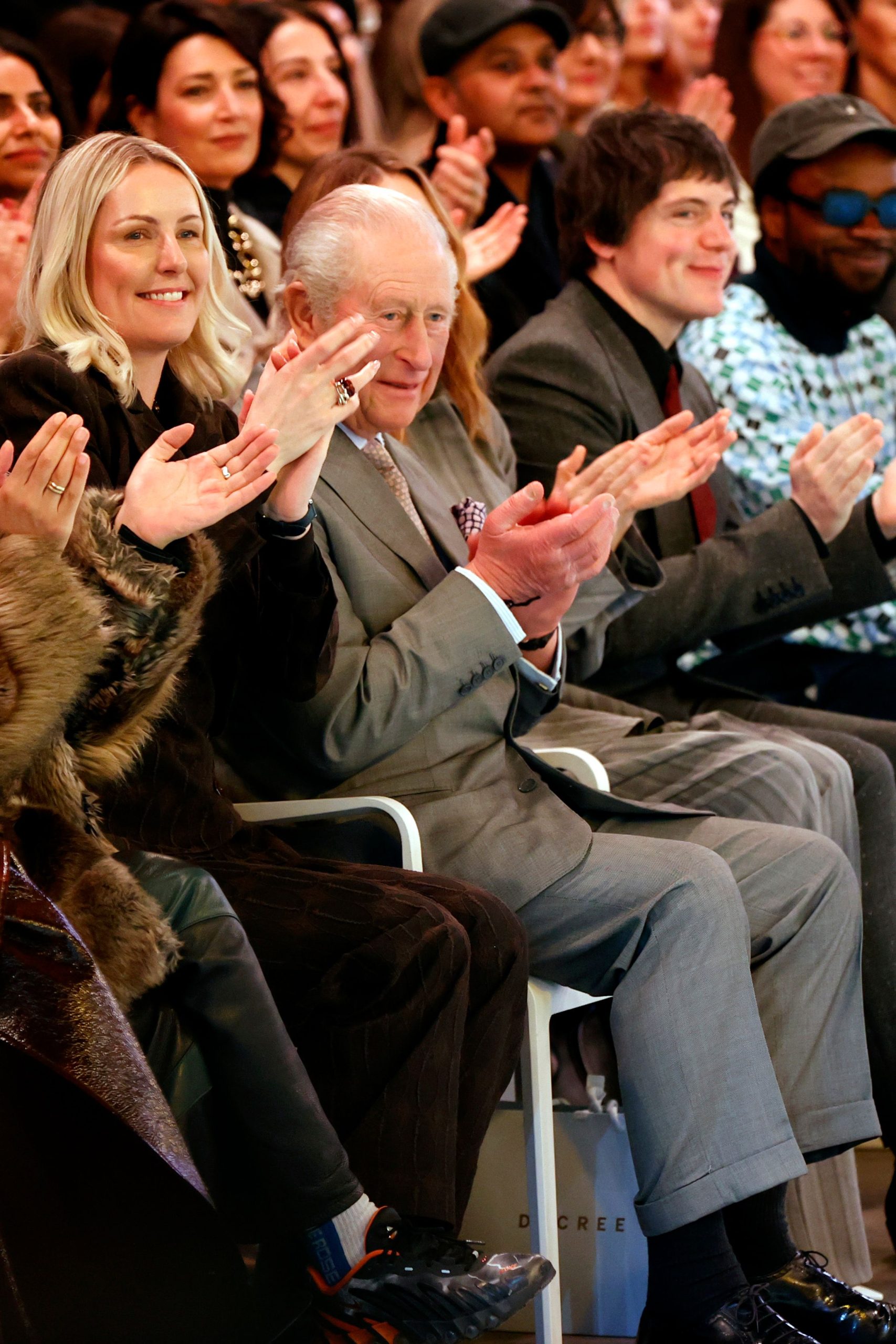 ​Horas después de la detención de Andrés, Carlos III inaugura la Semana de la Moda de Londres 