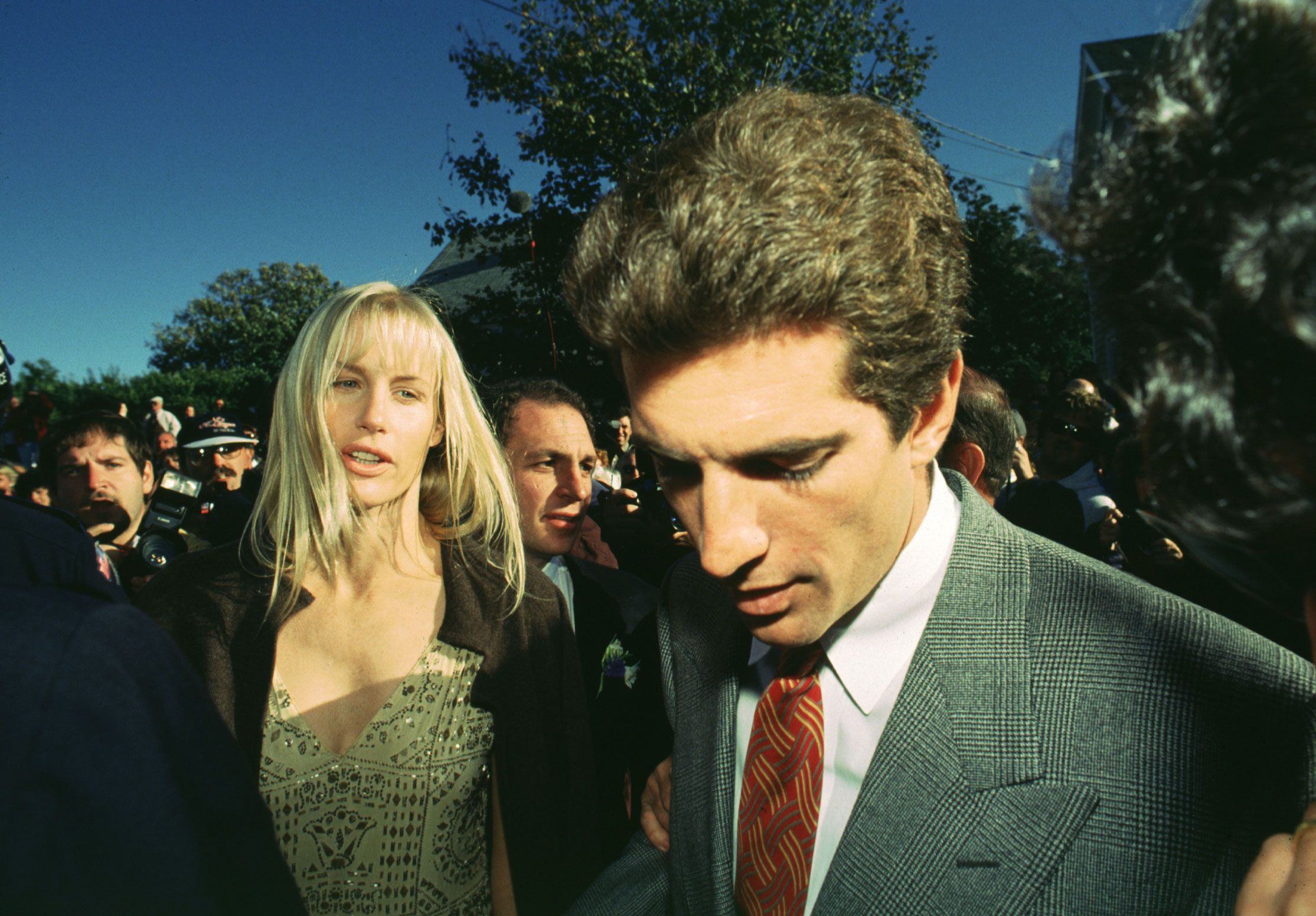 ​La tortuosa relación entre John John Kennedy y Daryl Hannah: encuentros proféticos, la supuesta interferencia de Jackie O y la aparición de Carolyn Bessette 