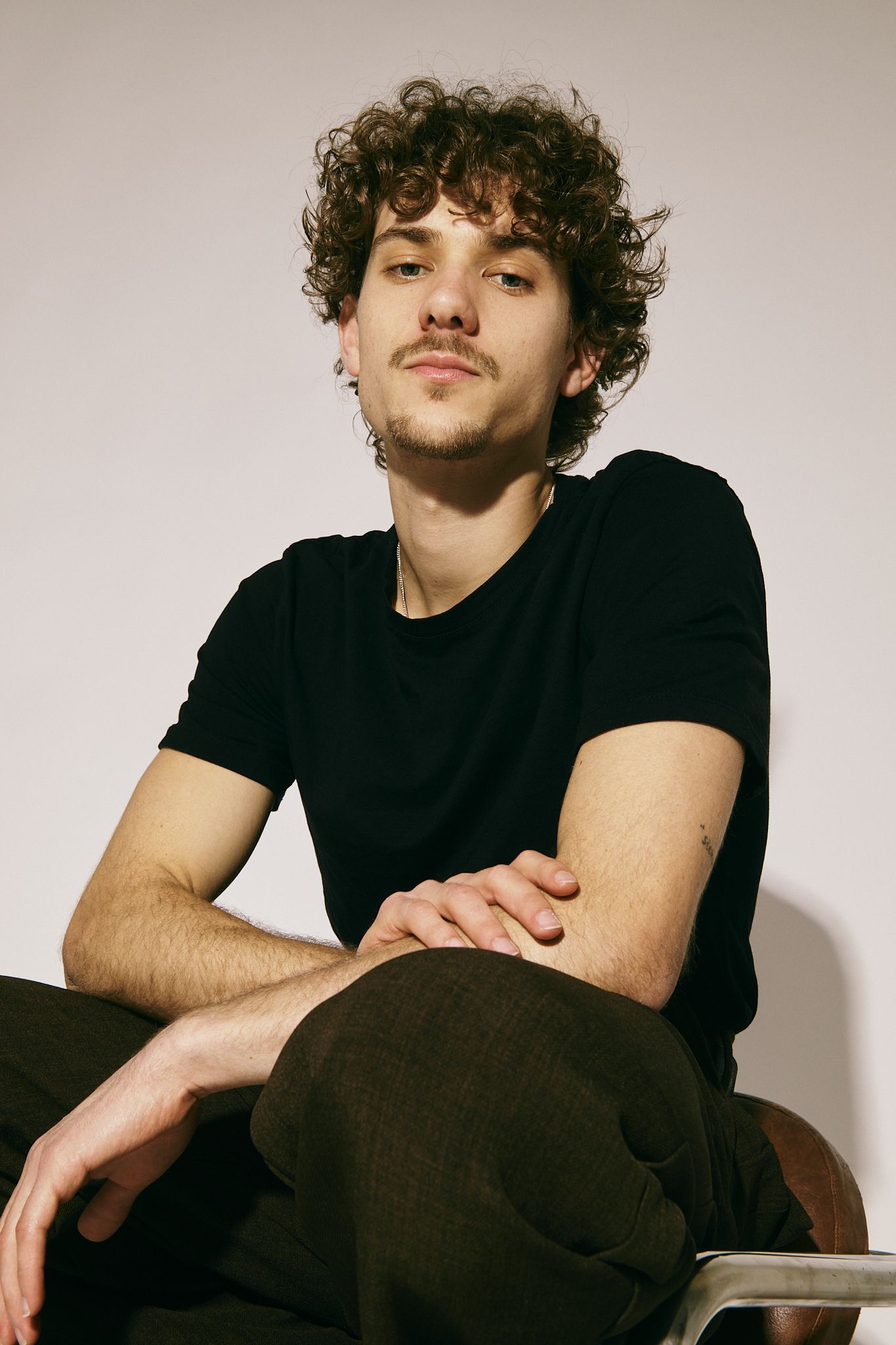 ​Hugo Welzel, nominado al Goya a Actor Revelación 2026: “No he visto directores que traten con más respeto el trabajo de los actores que los Javis” 