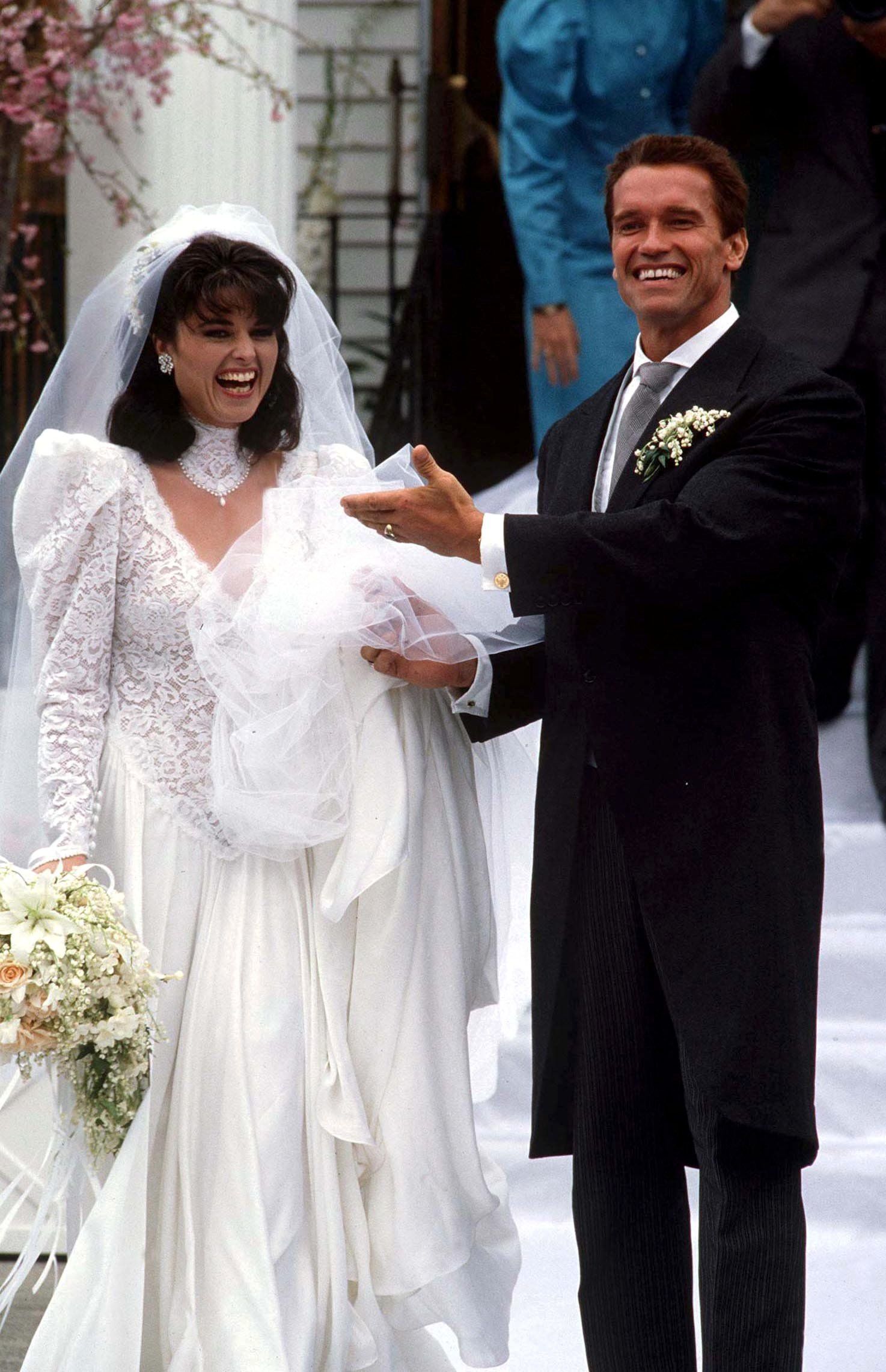 ​Recordamos la boda entre Maria Shriver y Arnold Schwarzenegger en 1986: con un vestido de Dior valorado en 10.000 dólares, Caroline Kennedy como dama de honor y la aparición estelar de Andy Warhol y Grace Jones 