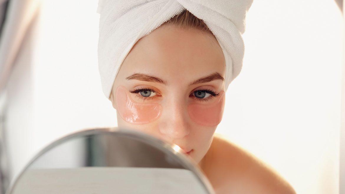 ​El truco antiojeras de la facialista en quien confían las actrices para tener buena cara en los Premios Goya 