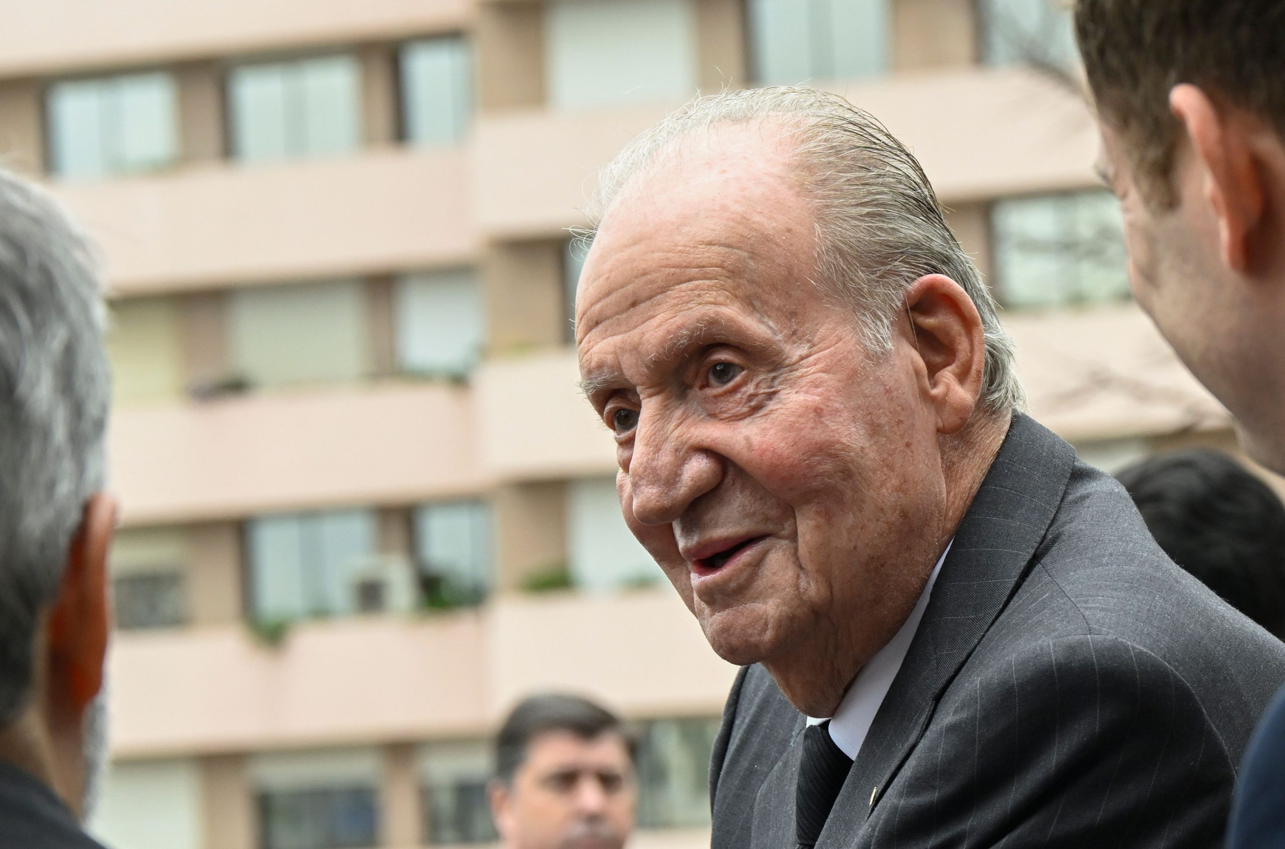 ​La Casa Real y el Gobierno dejan en manos del rey Juan Carlos su posible regreso a España: “La decisión es suya” 
