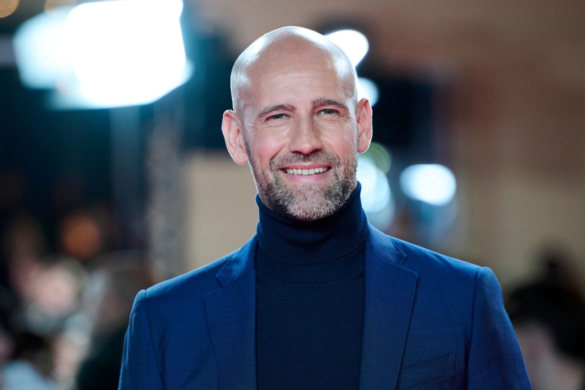 ​Gonzalo Miró, en su mejor momento a los 45 años: una relación estable al lado de una azafata, sin planes de boda y dedicado al mundo de la televisión (a pesar del futuro que su madre quería para él) 