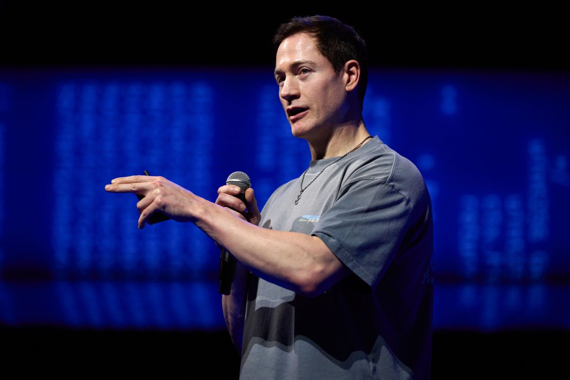 ​Alcanzar la juventud eterna por un millón de dólares: el plan de longevidad de Bryan Johnson que solo acepta a tres miembros (aunque 1.500 personas ya han querido apuntarse) 