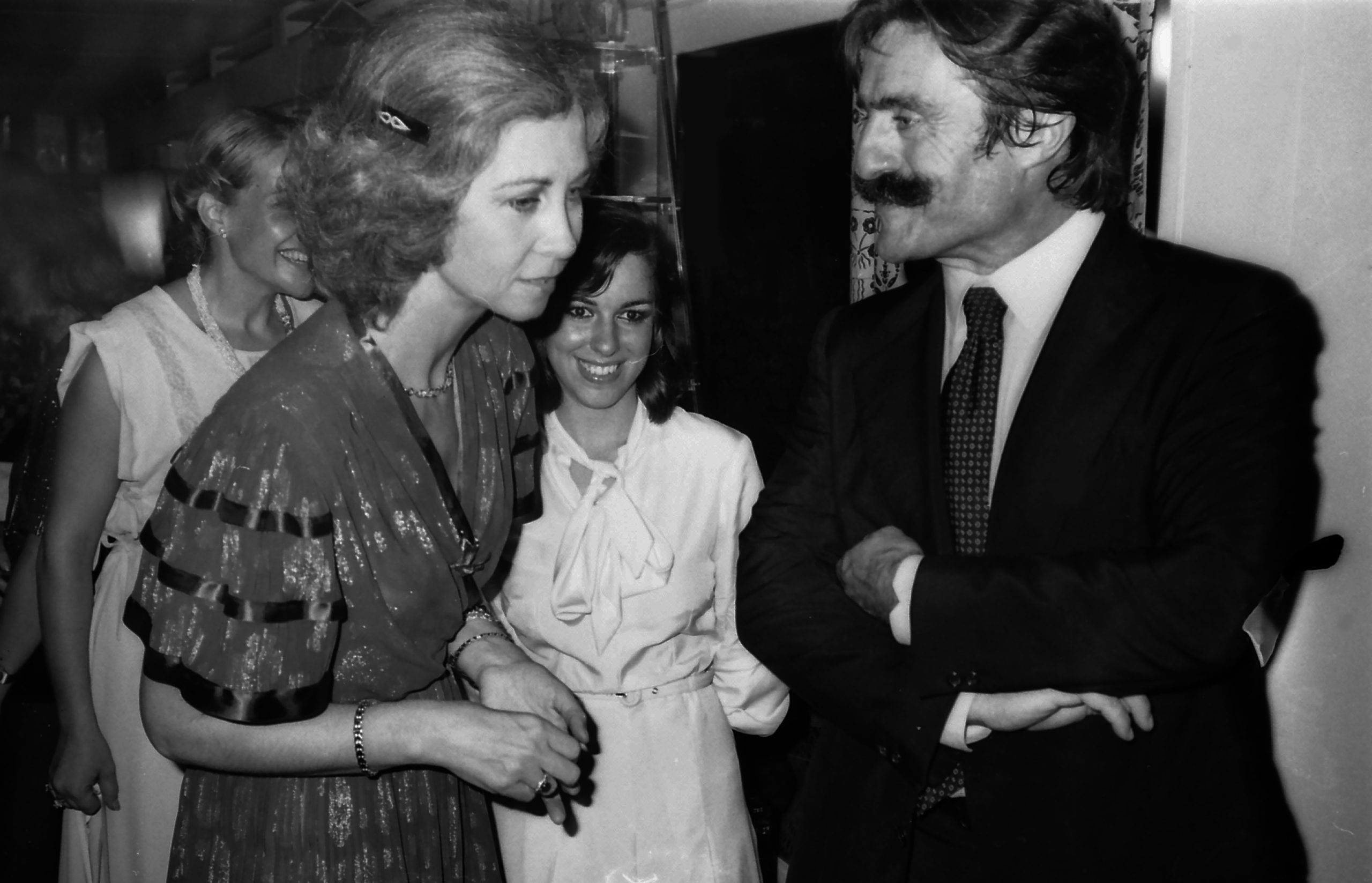 ​La familia de Miguel de la Quadra-Salcedo, el expedicionario que entrevistó al Dalai Lama: un nieto que ha heredado su esencia aventurera y su gran relación con Juan Carlos y Sofía (a quienes definía como “los vientos alíseos”) 