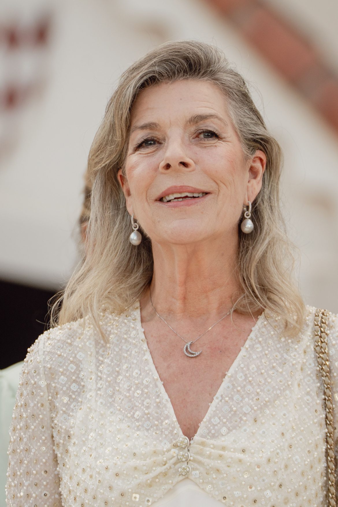 ​Carolina de Mónaco viaja al país de su bisabuela para empaparse de arte contemporáneo: blazers para visitar museos y un vestido de Tatiana Santo Domingo para una noche de gala 