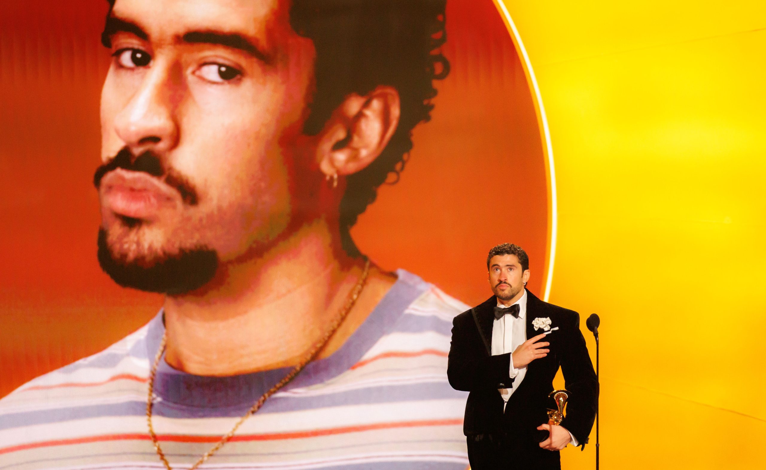 Javier Bardem, Bad Bunny y Residente, unidos por la amistad (que también incluye a Penélope Cruz) y por una nueva película en común