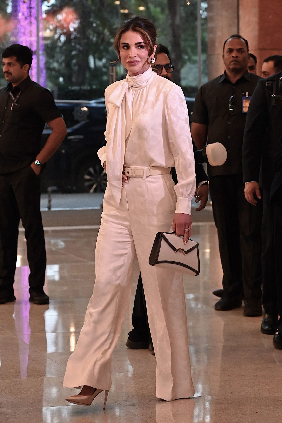 ​Rania de Jordania recuerda su infancia en Kuwait: “Fui a un colegio británico que era maravilloso, pero increíblemente estricto. Los profesores eran venerados, sus instrucciones se seguían sin cuestionarlas” 