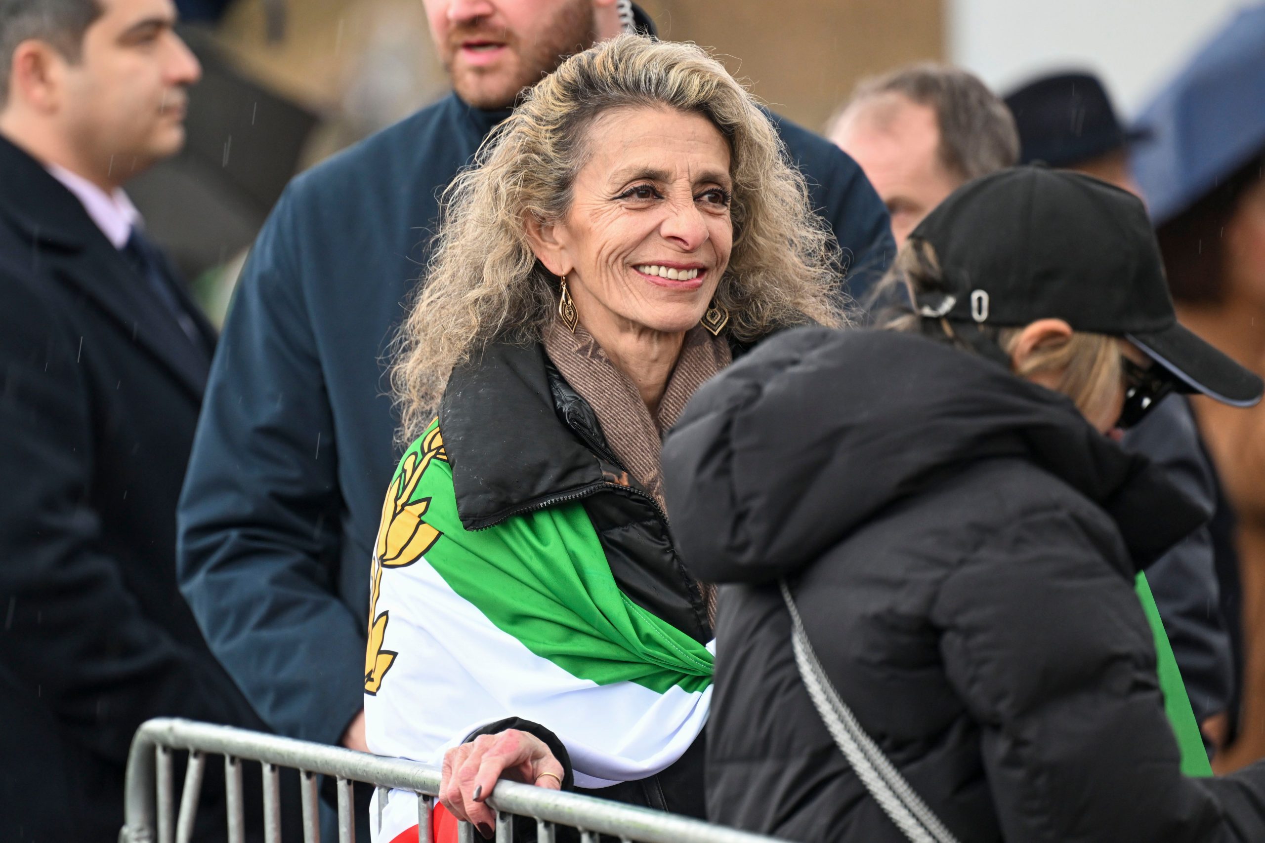 ​La simbólica reaparición de Farahnaz Pahlavi, la hija del último sah de Persia que quiso vivir a la sombra de su madre Farah Diba y su hermano, el príncipe heredero Reza 