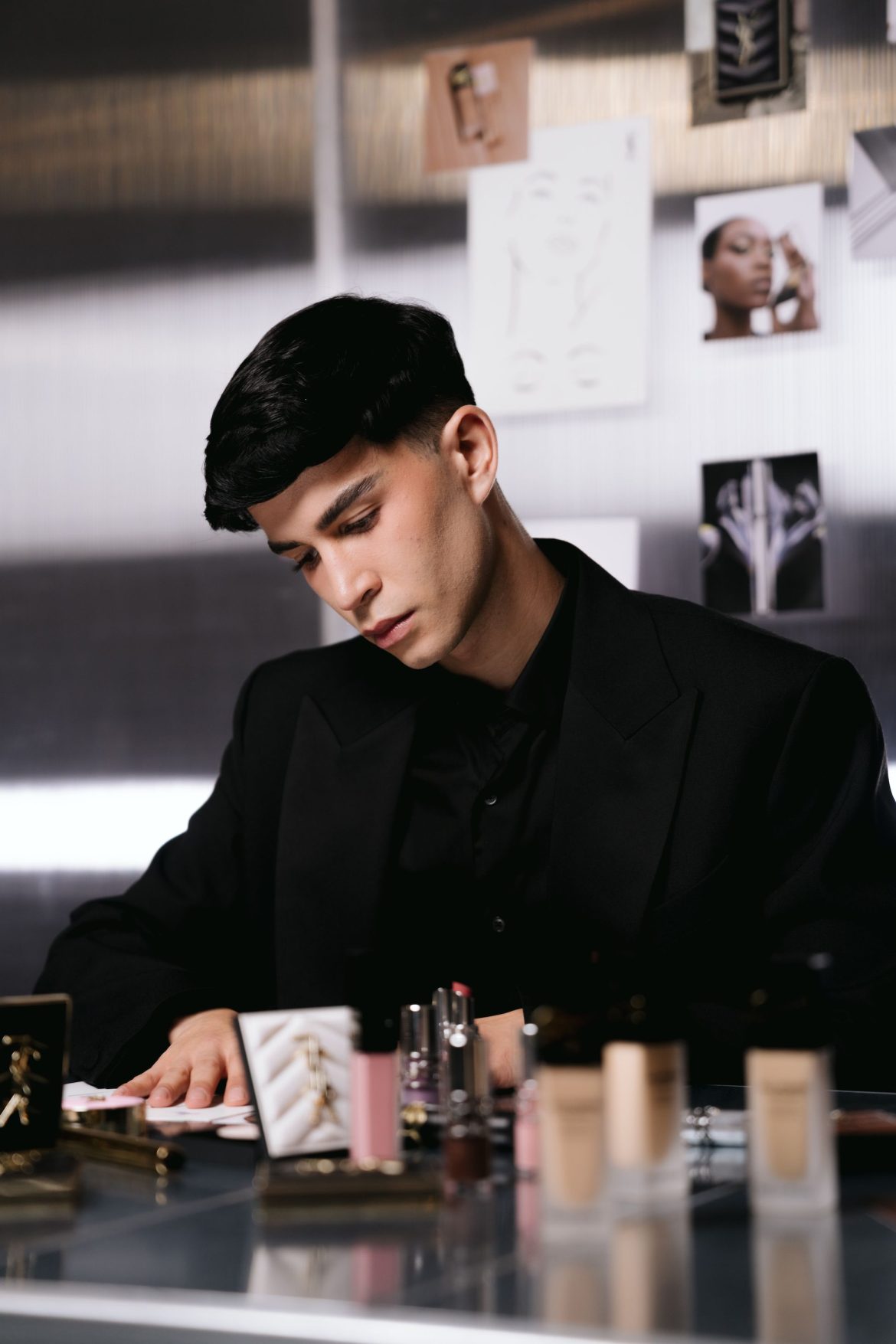 ​»Georgina cambió mi carrera a nivel mundial. Gracias a ella, mis técnicas se convirtieron en tendencia y pude trabajar con artistas internacionales como Rosalía”: Sergio Antón de las Nieves, National Make Up Artist de YSL Beauty 