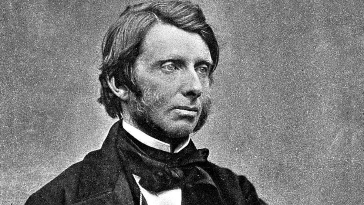 John Ruskin: “Es mejor perder tu orgullo con alguien a quien amas que perder a esa persona”