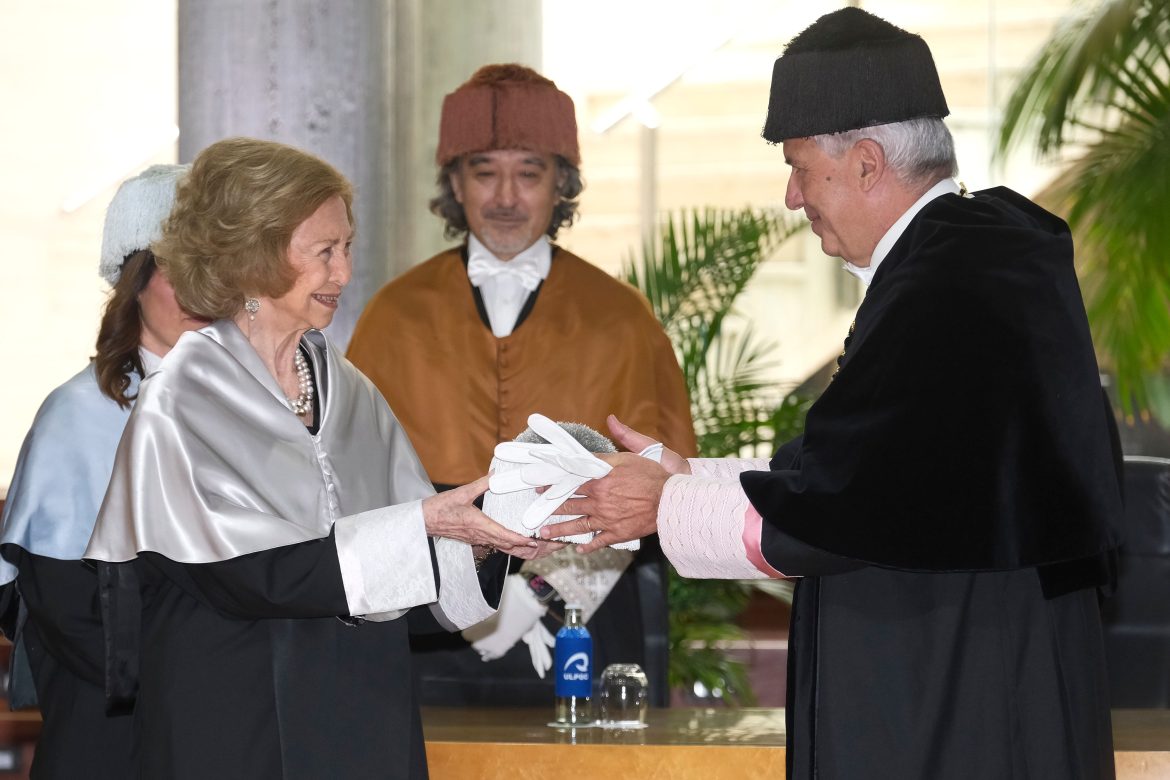 ​La reina Sofía es investida ‘honoris causa’ por la Universidad de Las Palmas con parte de la comunidad académica en contra 
