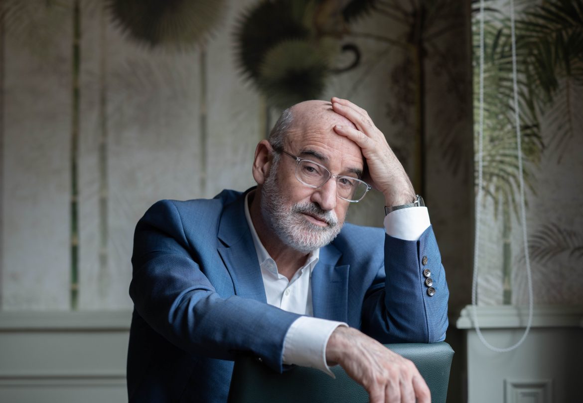 ​Fernando Aramburu: “A partir de los 70 años dejaré de leer novedades y solo revisitaré a los clásicos. Ya puedo ver cómo me esperan sonriendo” 