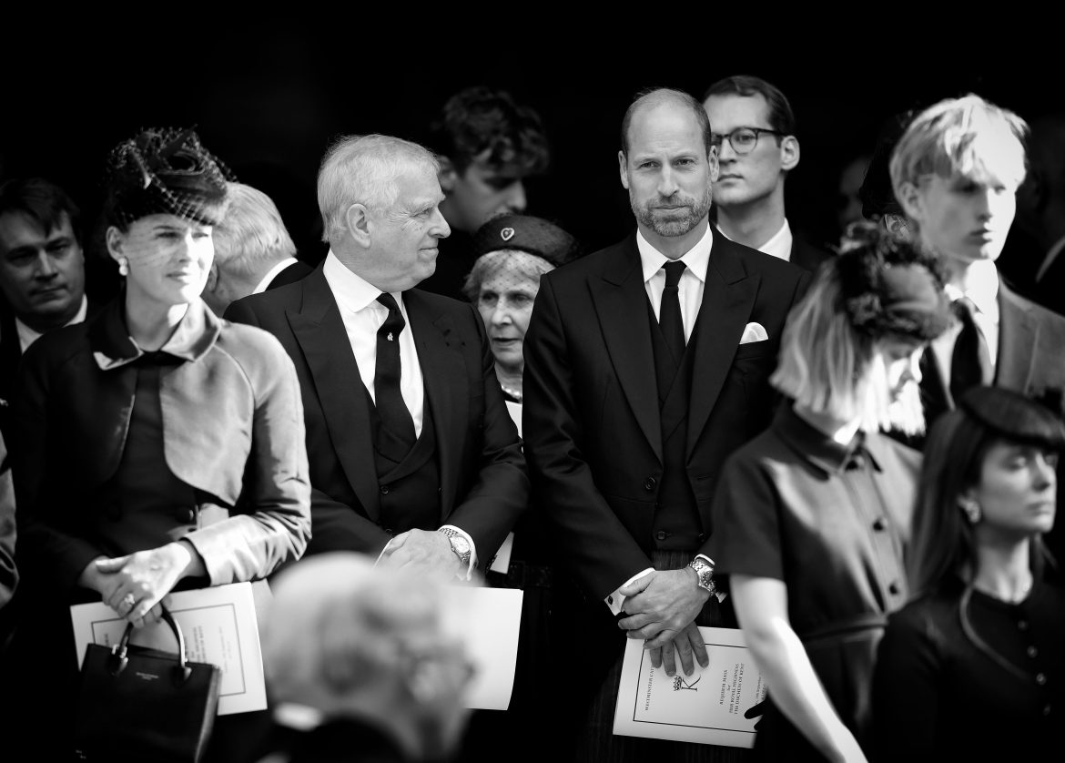 ​Una abdicación, un vuelo a Abu Dabi y la Era Guillermo y Kate: la receta española de Andrew Lownie para salvar la Corona inglesa 