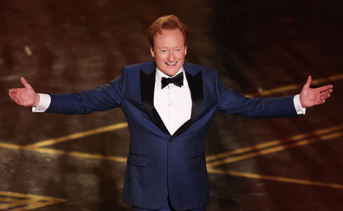 ​Conan O’Brien tira a dar como “último presentador humano” de los Premios Oscar 2026: Todos sus mejores chistes 