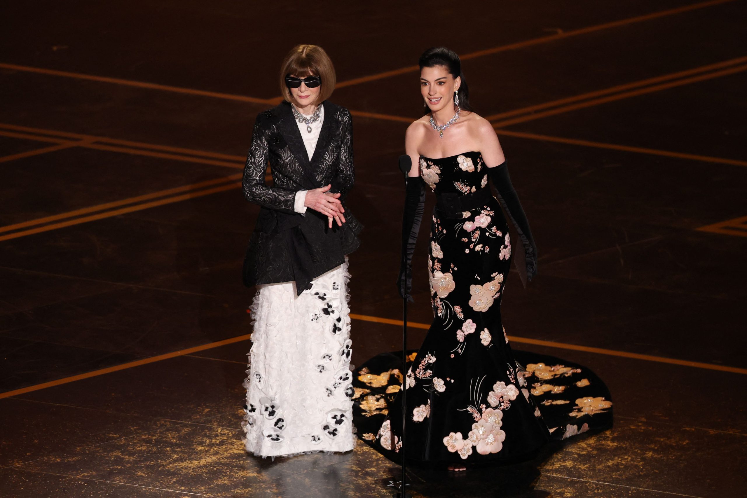 ​“Gracias, Emily”: Anna Wintour y Anne Hathaway hacen un guiño a El diablo viste de Prada sobre el escenario de los Oscar 2026 