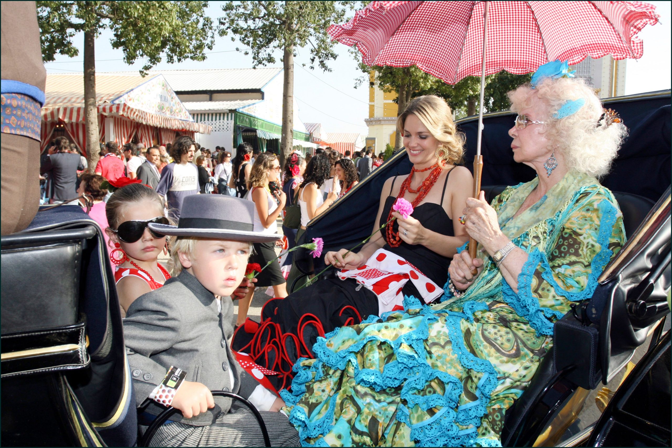 ​La duquesa de Alba, una “abuelita adorable” con sus nietos pequeños: cenas con Amina y Luis en su cuarto de Liria, una habitación “que parecía Disneyland” y una pulsera de bolitas hecha por Tana como su mayor tesoro 