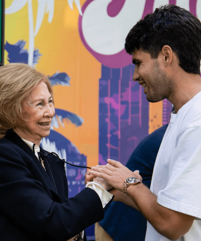 ​La reina Sofía aprovecha su viaje a Estados Unidos para apoyar a Carlos Alcaraz en el Miami Open 