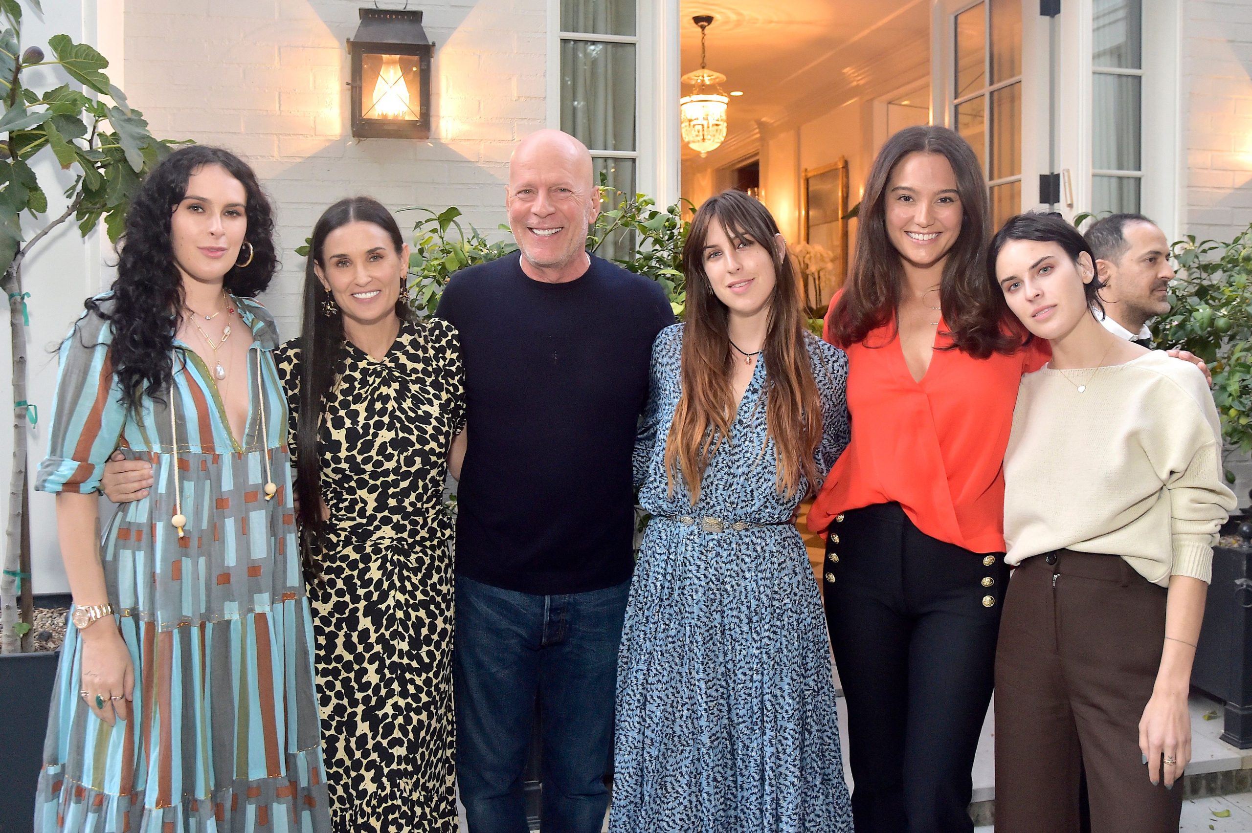 ​La gran familia alrededor de Bruce Willis, que cumple 71 años 