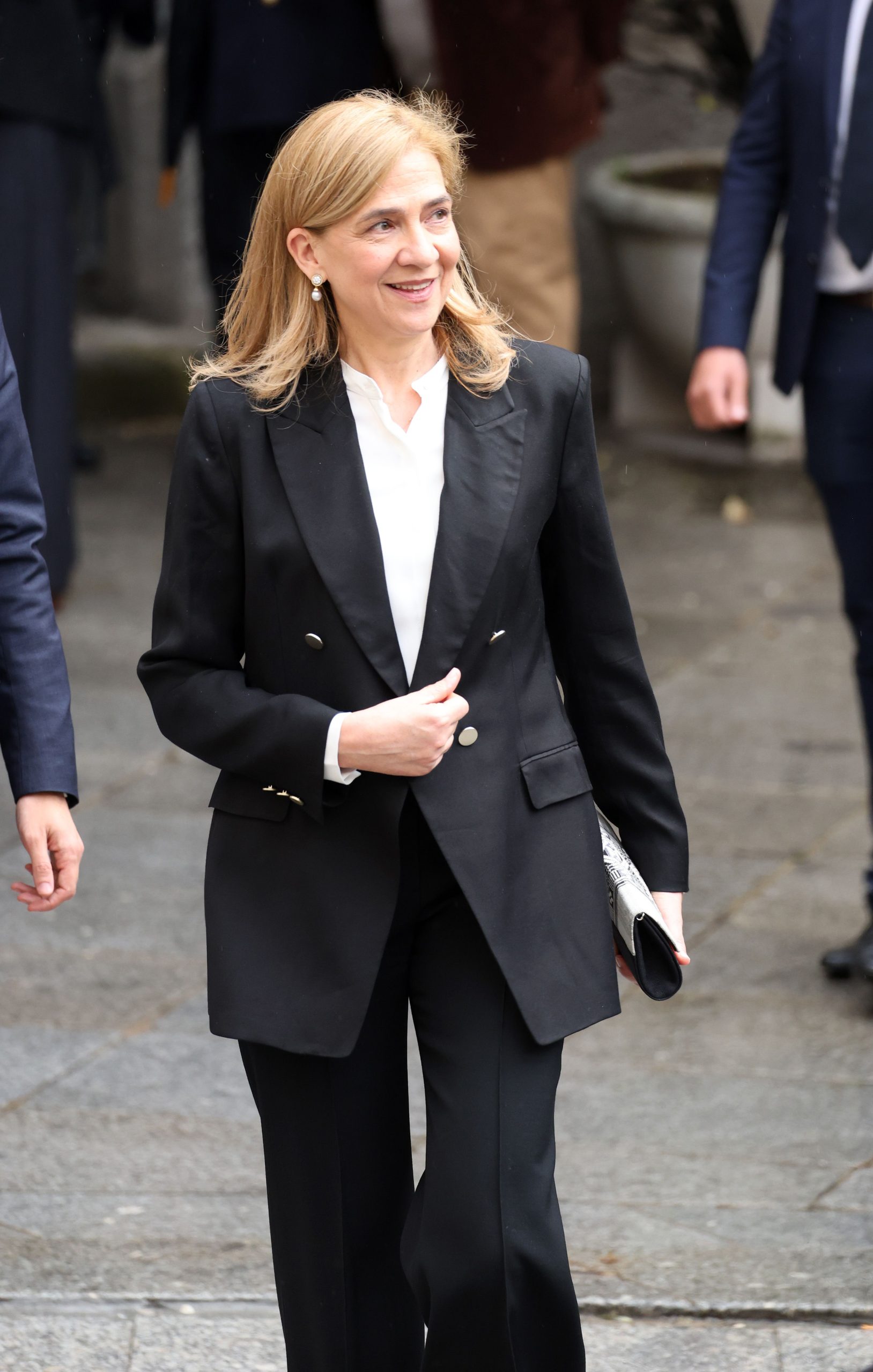 ​La infanta Cristina y sus refugios españoles antes de mudarse a Barcelona: saetas en Ronda con amigos catalanes, viajes a Lanzarote para estar con su prima Alexia y escapadas por Andalucía con sus hijos 