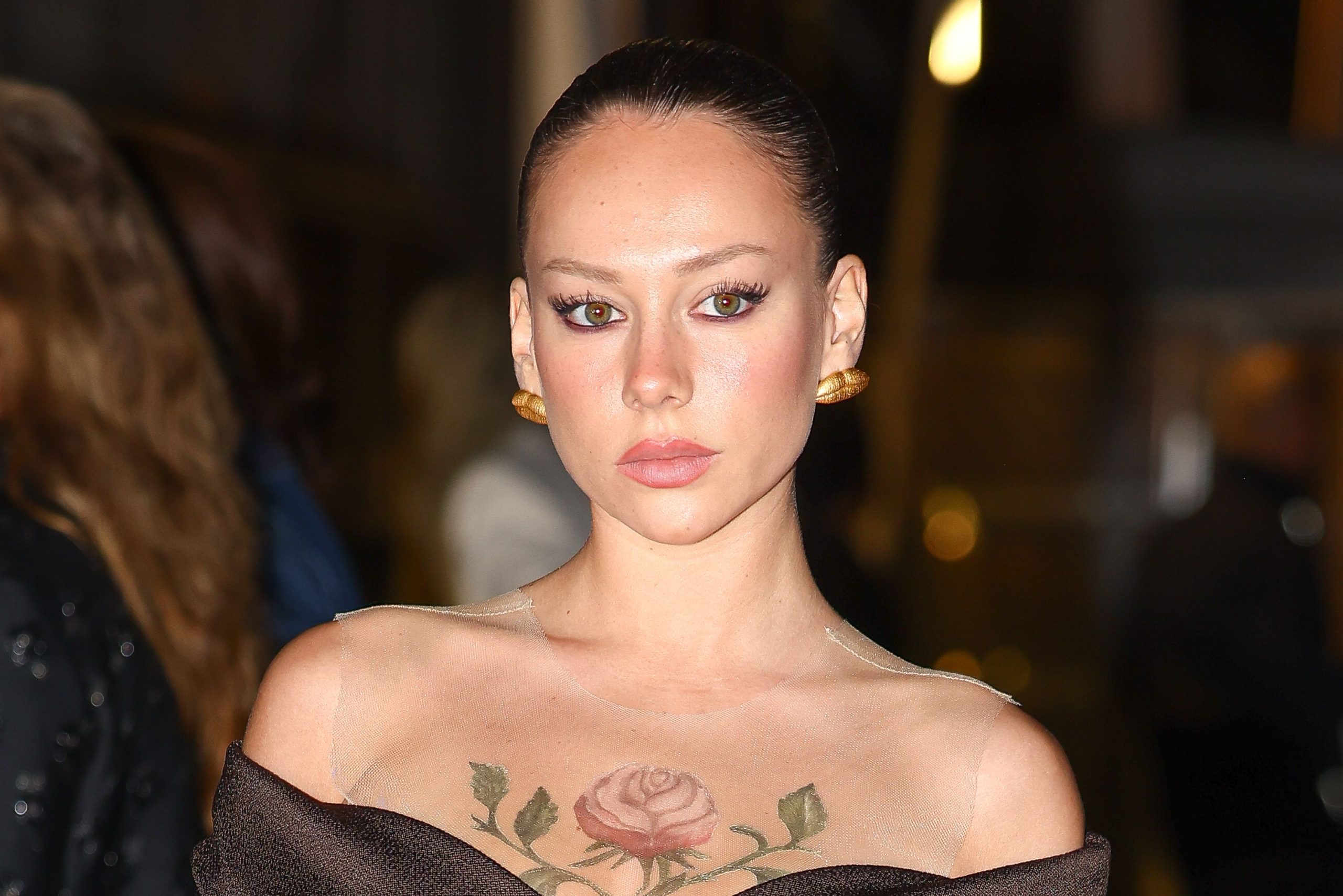 ​Ester Expósito y su discretísima familia: un padre arquitecto, una madre que es su mano derecha y una estrecha relación con su prima Yaiza (a la que considera su hermana mayor) 