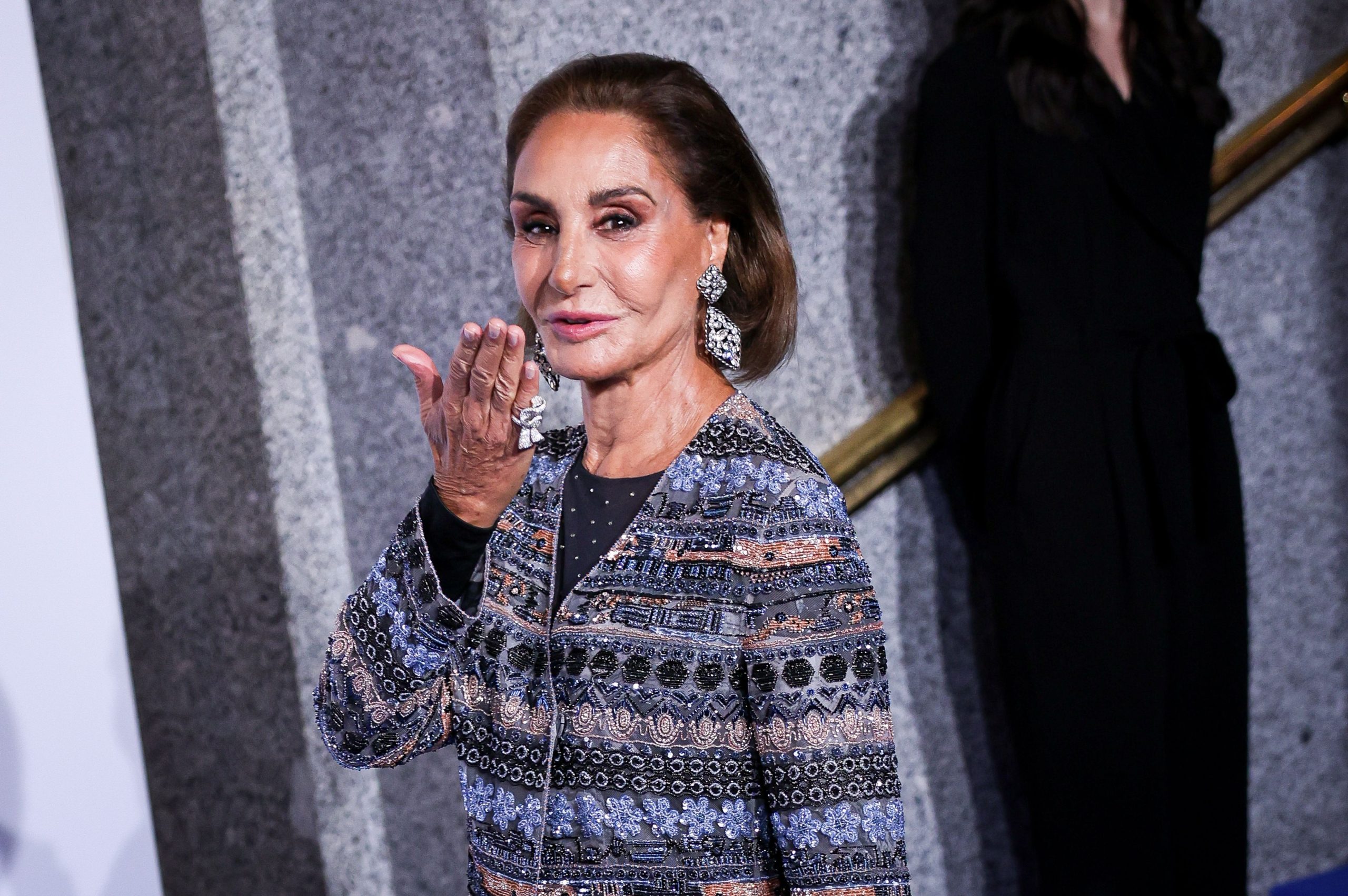 ​Naty Abascal ‘se pasa’ el trend viral de los hijos preguntando a sus madres dónde estaban hace varias décadas: de sus fotos vintage con Valentino a sus años hippies en el Nueva York del 69 