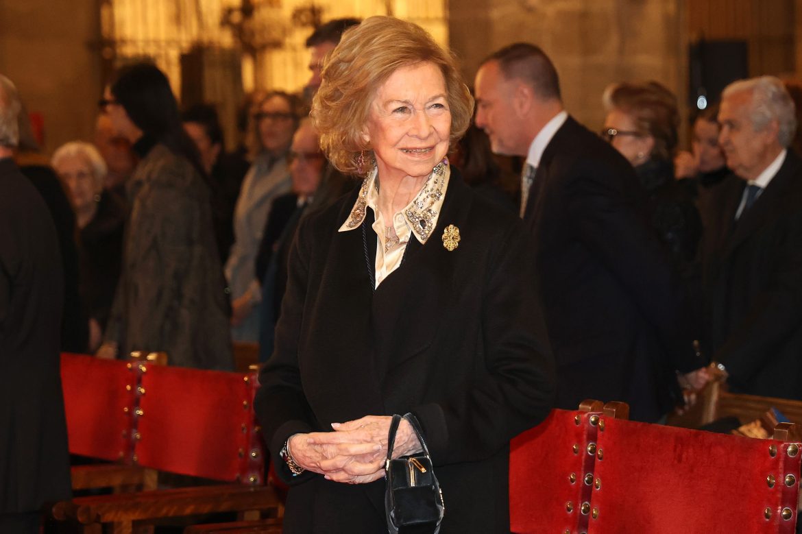 ​La reina Sofía abre el palacio de Marivent a sus hijas y nietas 