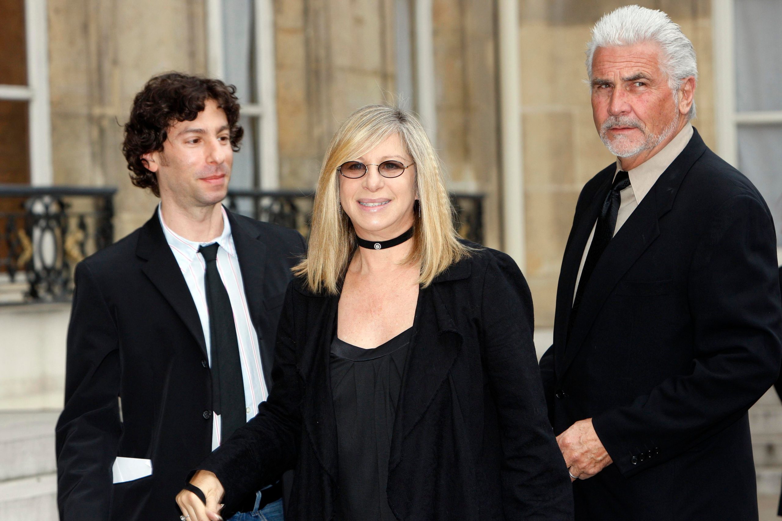 ​Barbra Streisand y su vida familiar: un hijo actor, una cita a ciegas en la que conoció a James Brolin y dos nietas pequeñas con los que disfruta dibujando en su casa de campo 