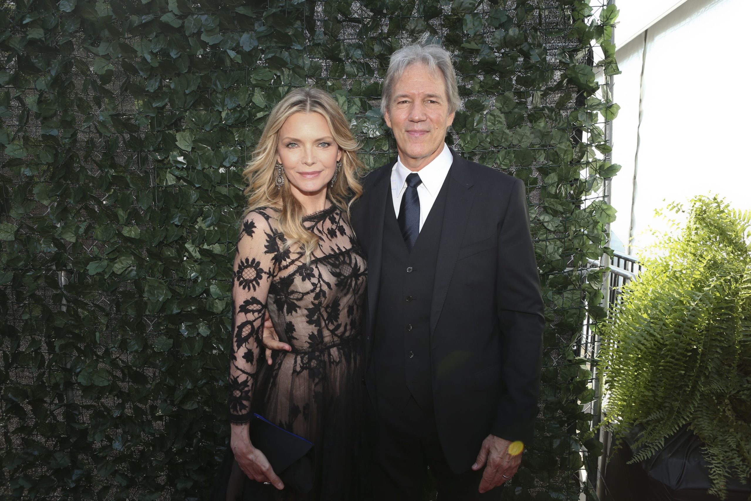 ​Michelle Pfeiffer y sus 30 años de matrimonio separando trabajo y amor: así es David E. Kelley, el marido de la estrella que empezó como abogado y es uno de los guionistas más poderosos de Hollywood 