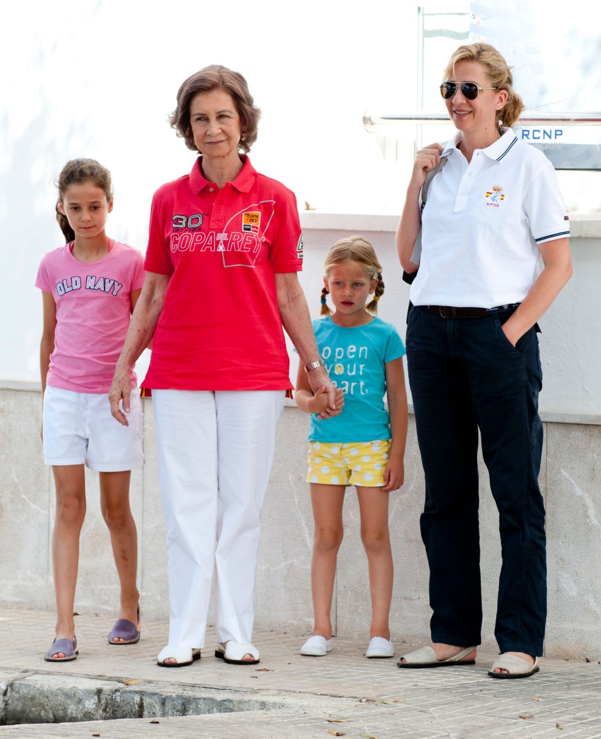 ​Irene Urdangarin y Victoria Federica, dos primas que son como ‘hermanas’: cursos de vela en Palma, amistades aristocráticas en Madrid y un gran apoyo para su abuela doña Sofía 