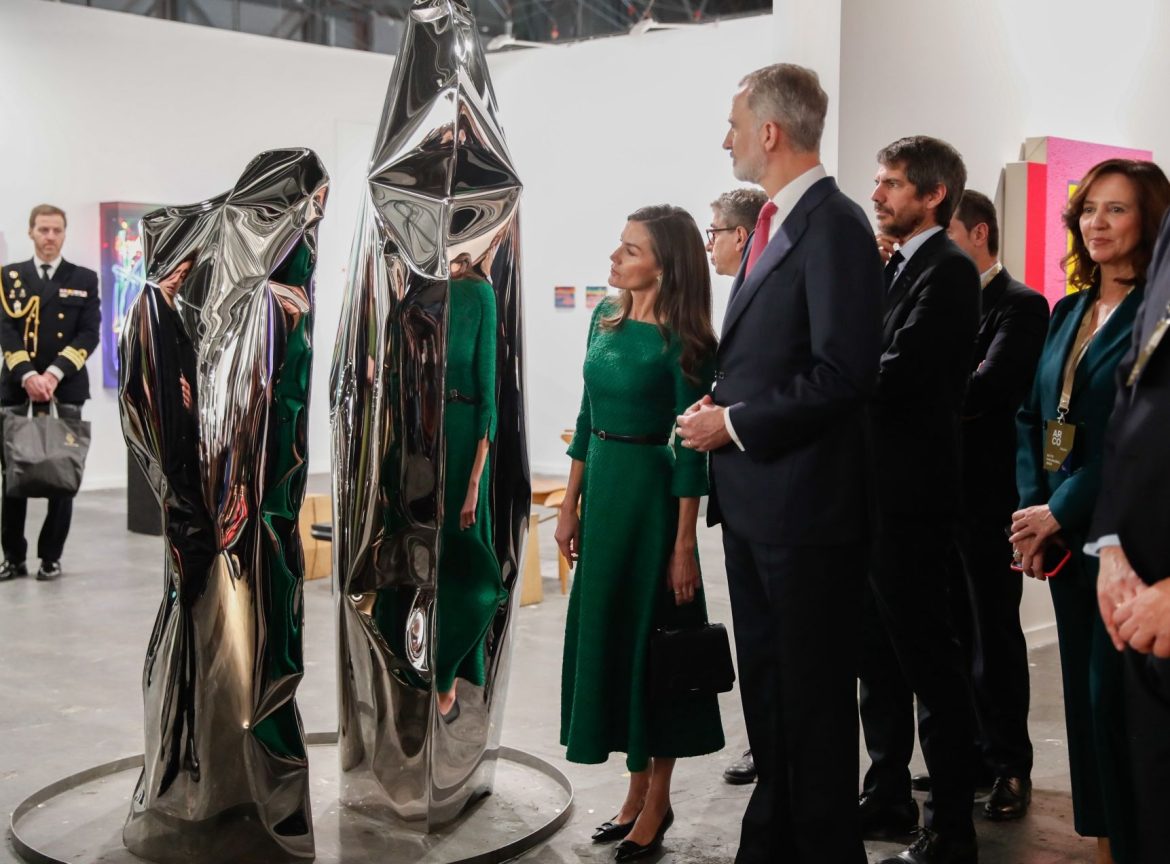 ​Felipe y Letizia inauguran ARCO: de su interés por los artistas de Oriente Medio a las protestas por el IVA cultural 